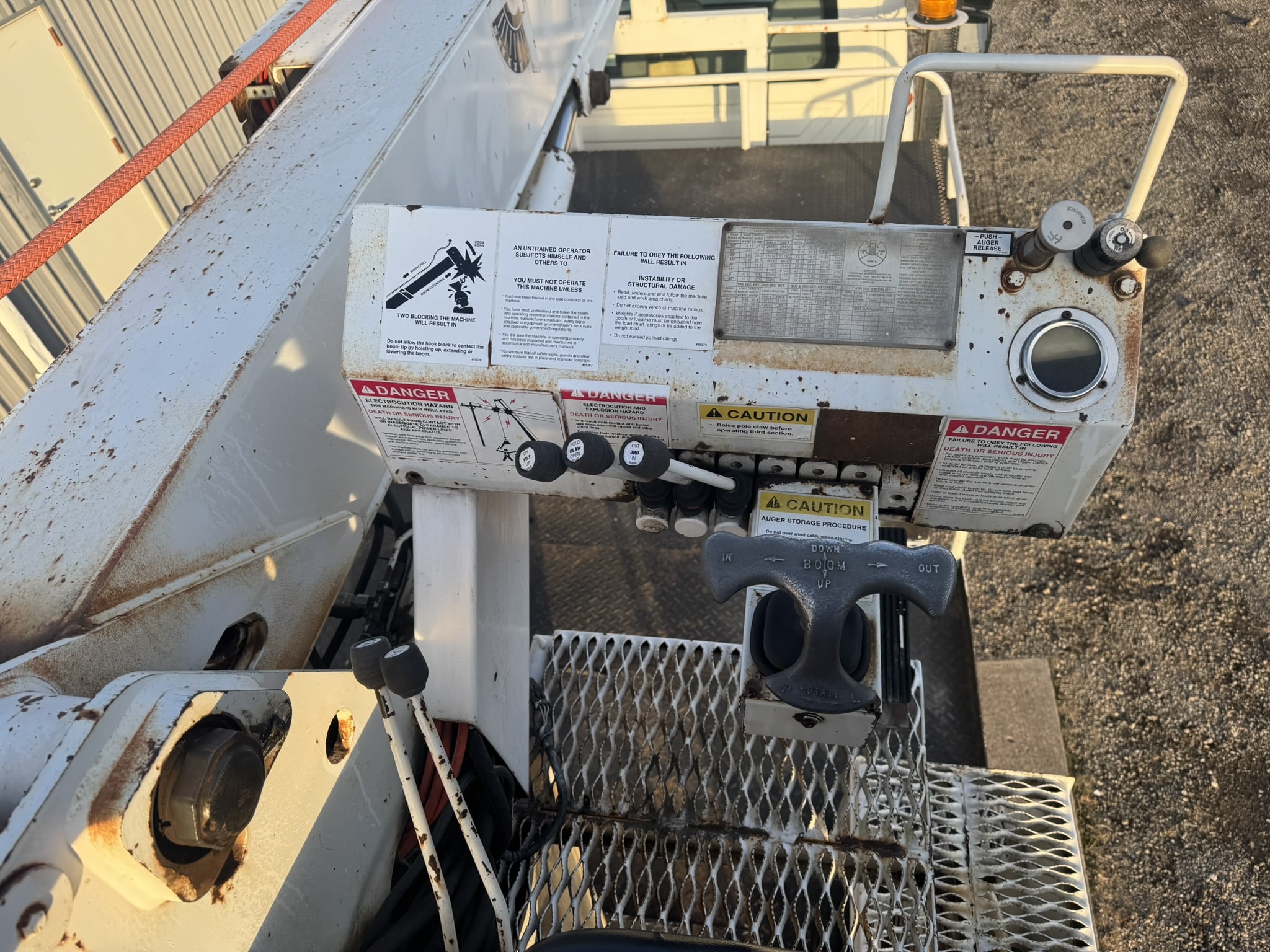 45' TEREX COMMANDER C4045 ON 2004 INTERNATIONAL 4X2 CHASSIS - Image 21