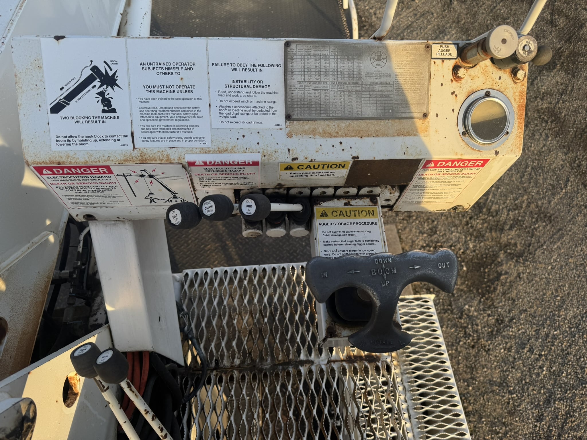 45' TEREX COMMANDER C4045 ON 2004 INTERNATIONAL 4X2 CHASSIS - Image 23