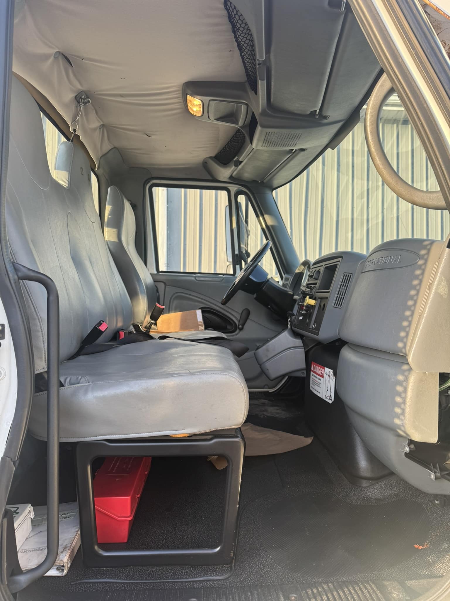 45' TEREX COMMANDER C4045 ON 2004 INTERNATIONAL 4X2 CHASSIS - Image 14