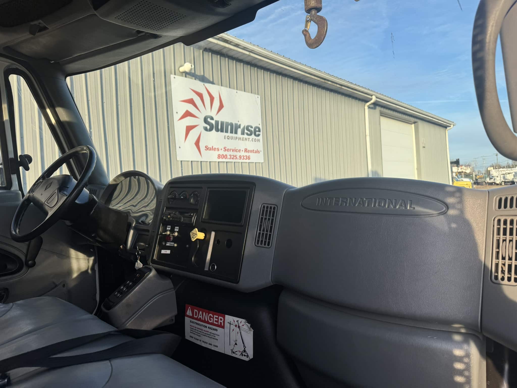 45' TEREX COMMANDER C4045 ON 2004 INTERNATIONAL 4X2 CHASSIS - Image 16