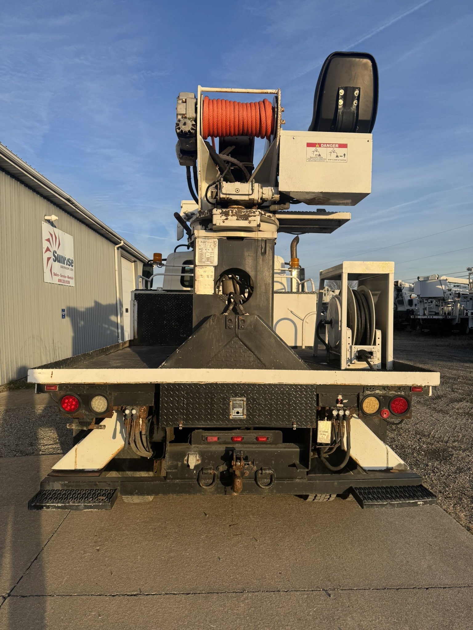 45' TEREX COMMANDER C4045 ON 2004 INTERNATIONAL 4X2 CHASSIS - Image 9