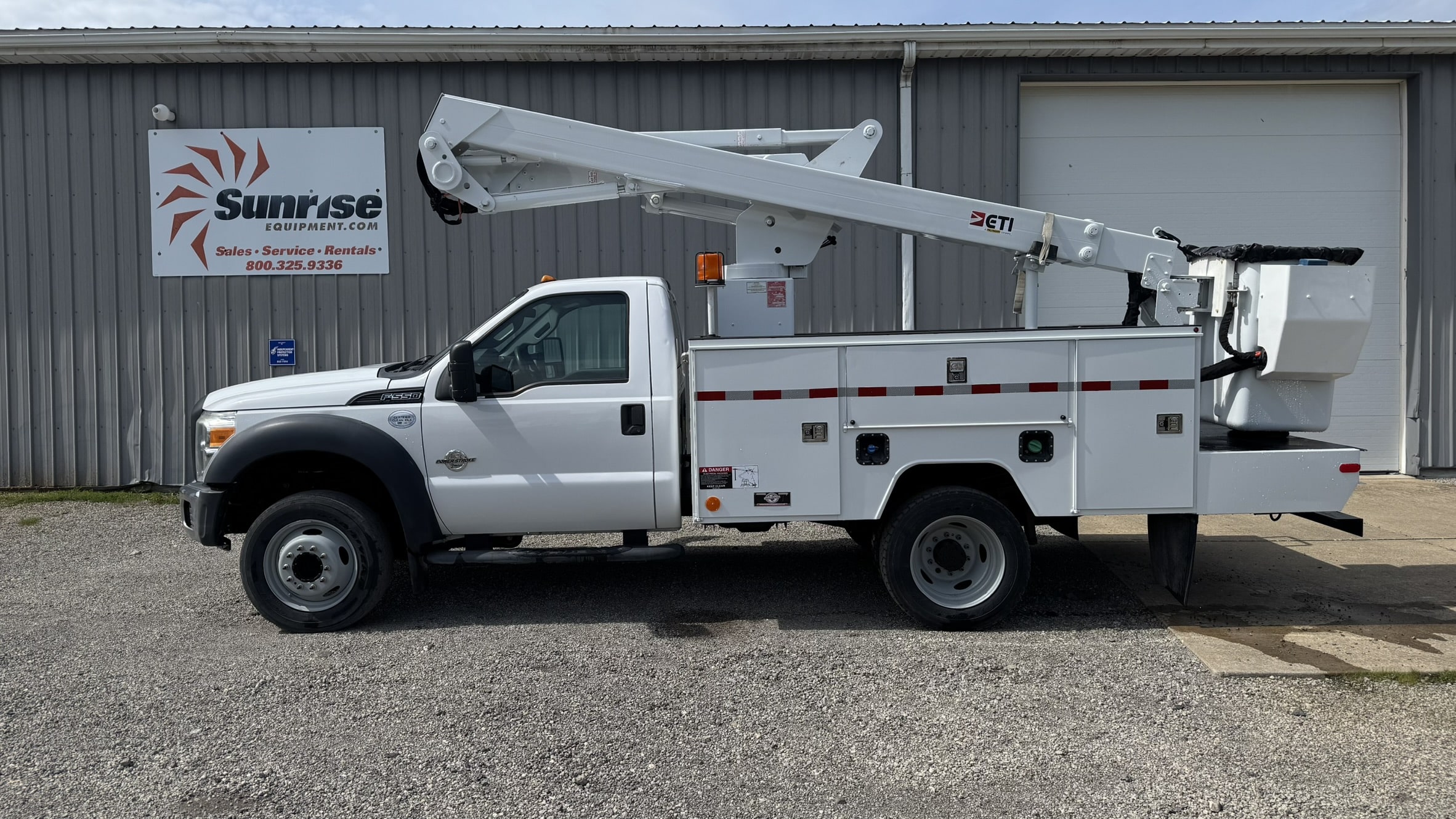 42' ETI ETC 37 IH ON A 2015 FORD F-550 4x2 CHASSIS - Image 3