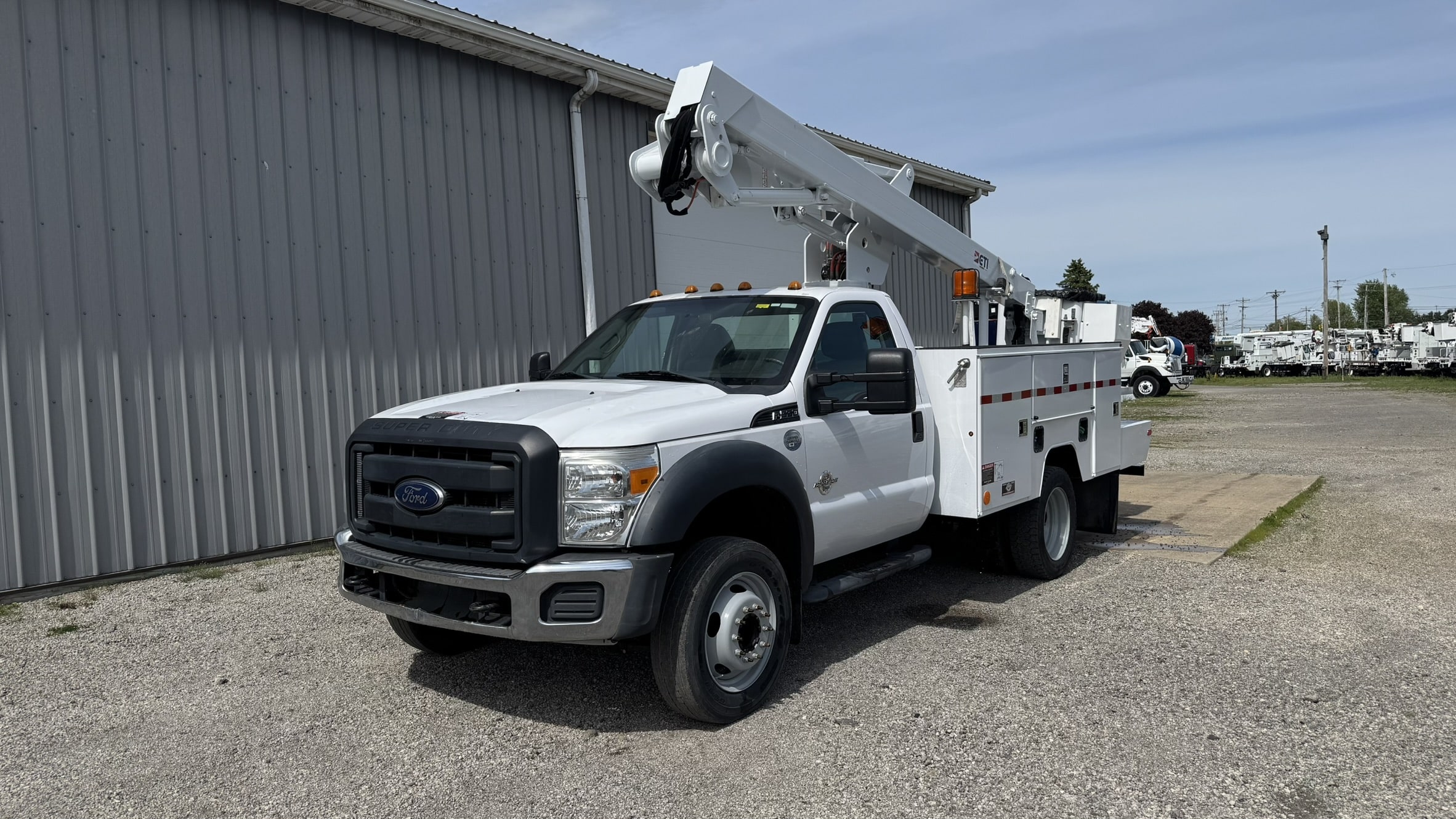 42' ETI ETC 37 IH ON A 2015 FORD F-550 4x2 CHASSIS - Image 2