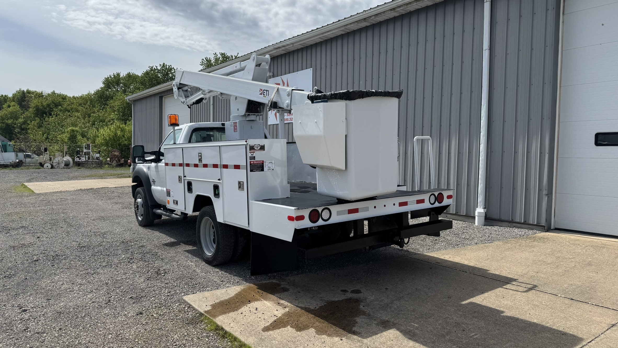 42' ETI ETC 37 IH ON A 2015 FORD F-550 4x2 CHASSIS - Image 4