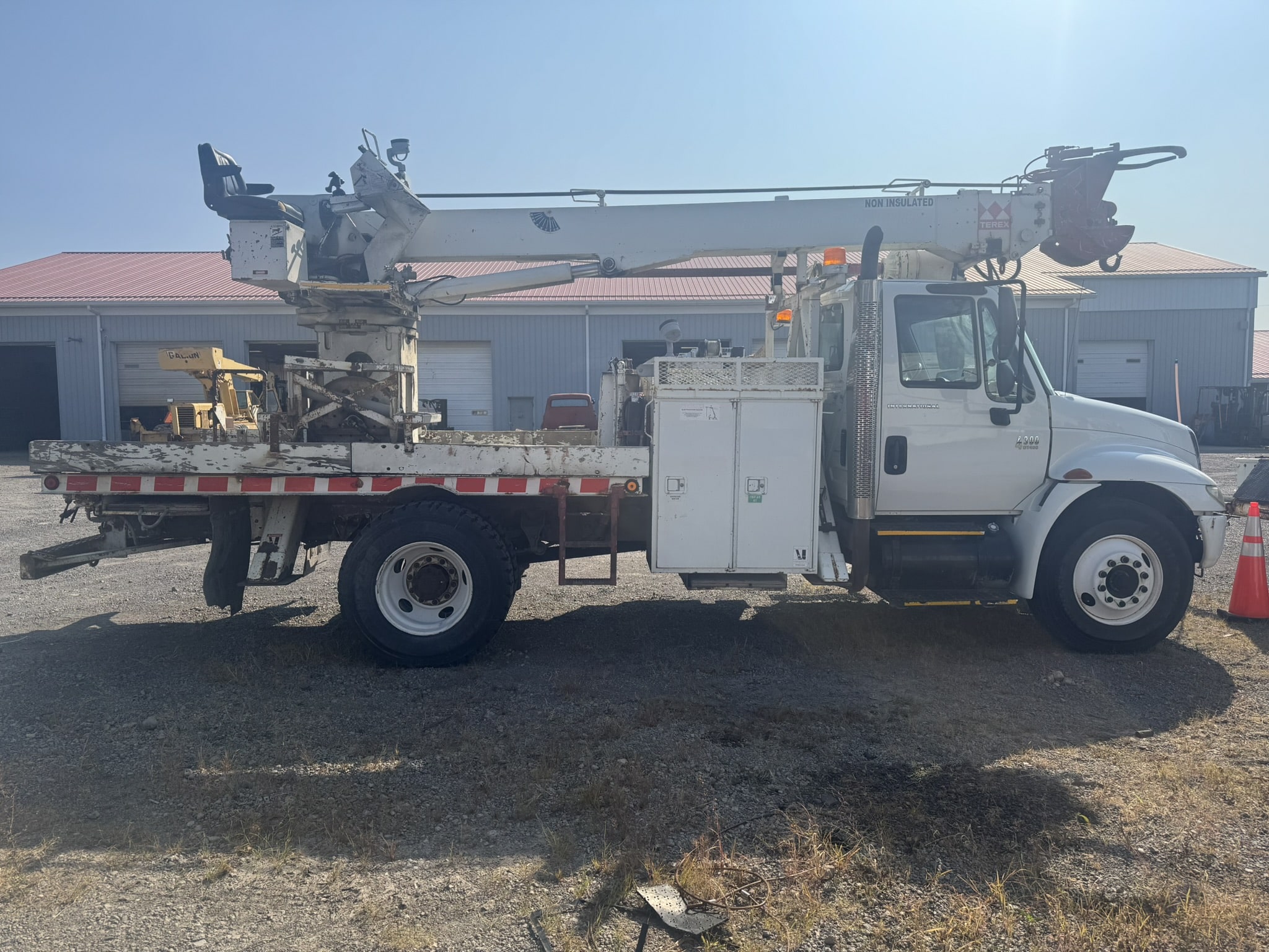 45' TEREX COMMANDER C4045 ON 2002 INTERNATIONAL 4X2 CHASSIS - Image 6