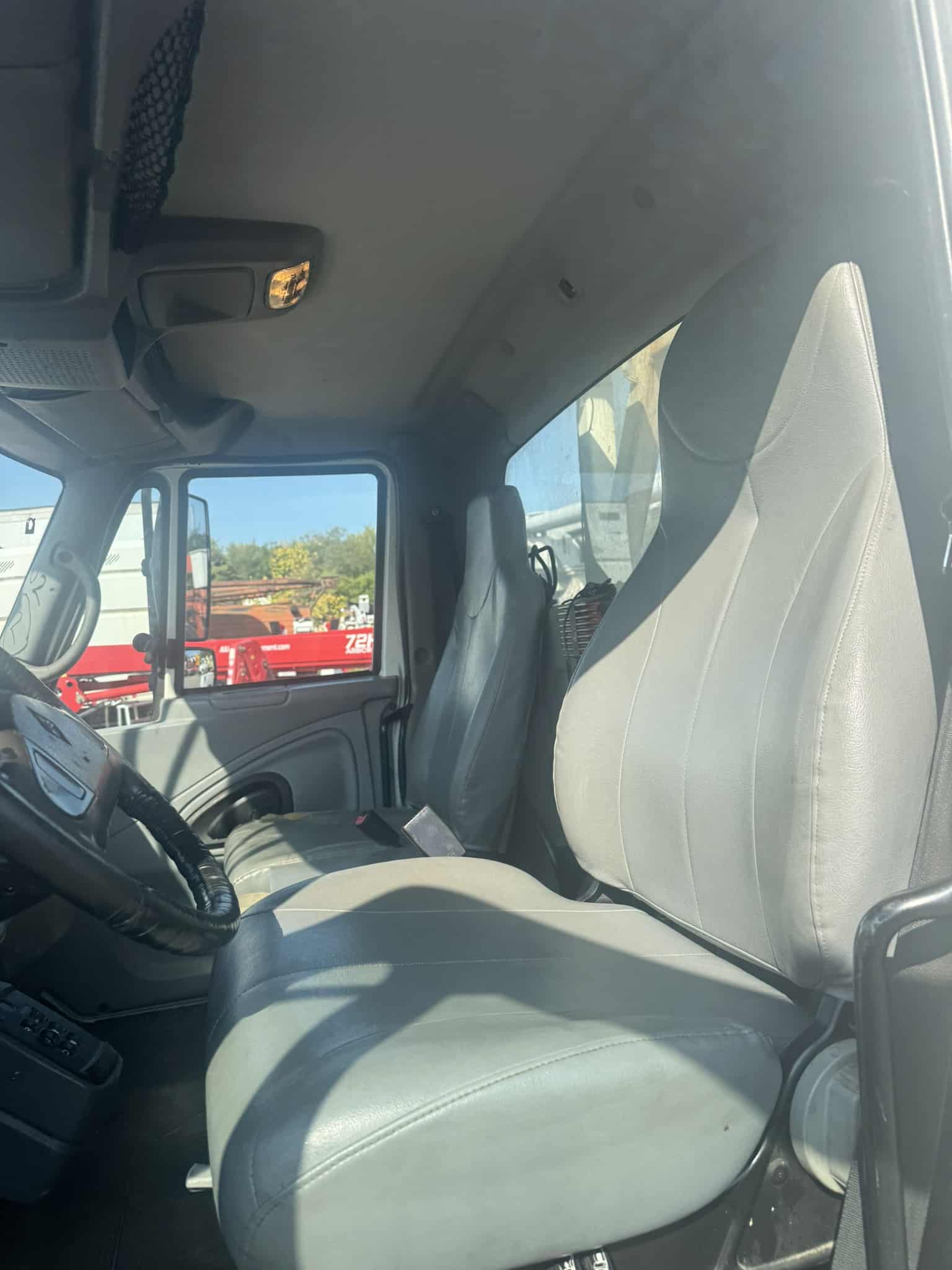 45' TEREX COMMANDER C4045 ON 2002 INTERNATIONAL 4X2 CHASSIS - Image 9