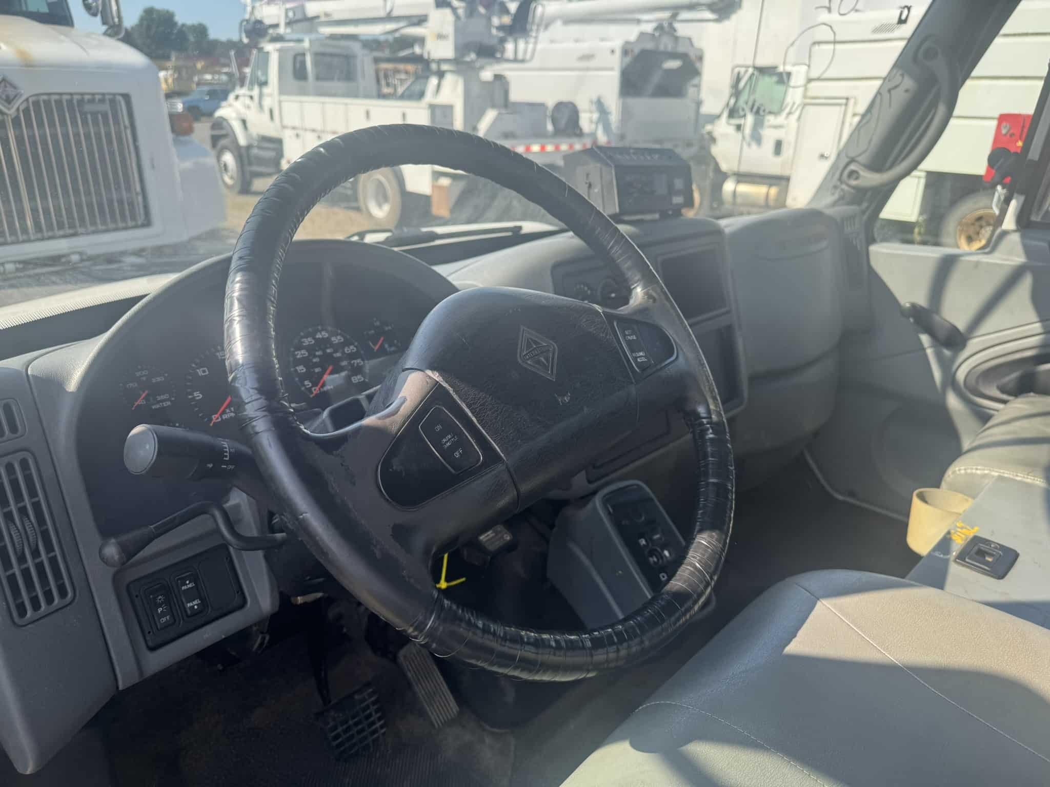 45' TEREX COMMANDER C4045 ON 2002 INTERNATIONAL 4X2 CHASSIS - Image 10