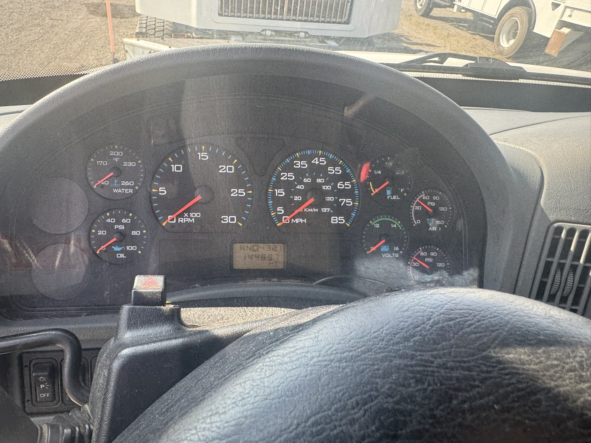 45' TEREX COMMANDER C4045 ON 2002 INTERNATIONAL 4X2 CHASSIS - Image 11