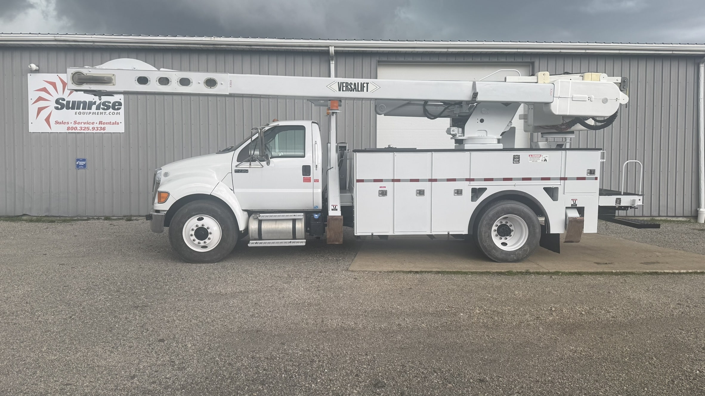 65' VERSALIFT VO360XMHI-01 ON 2015 FORD F750 4X2 CHASSIS - Image 3