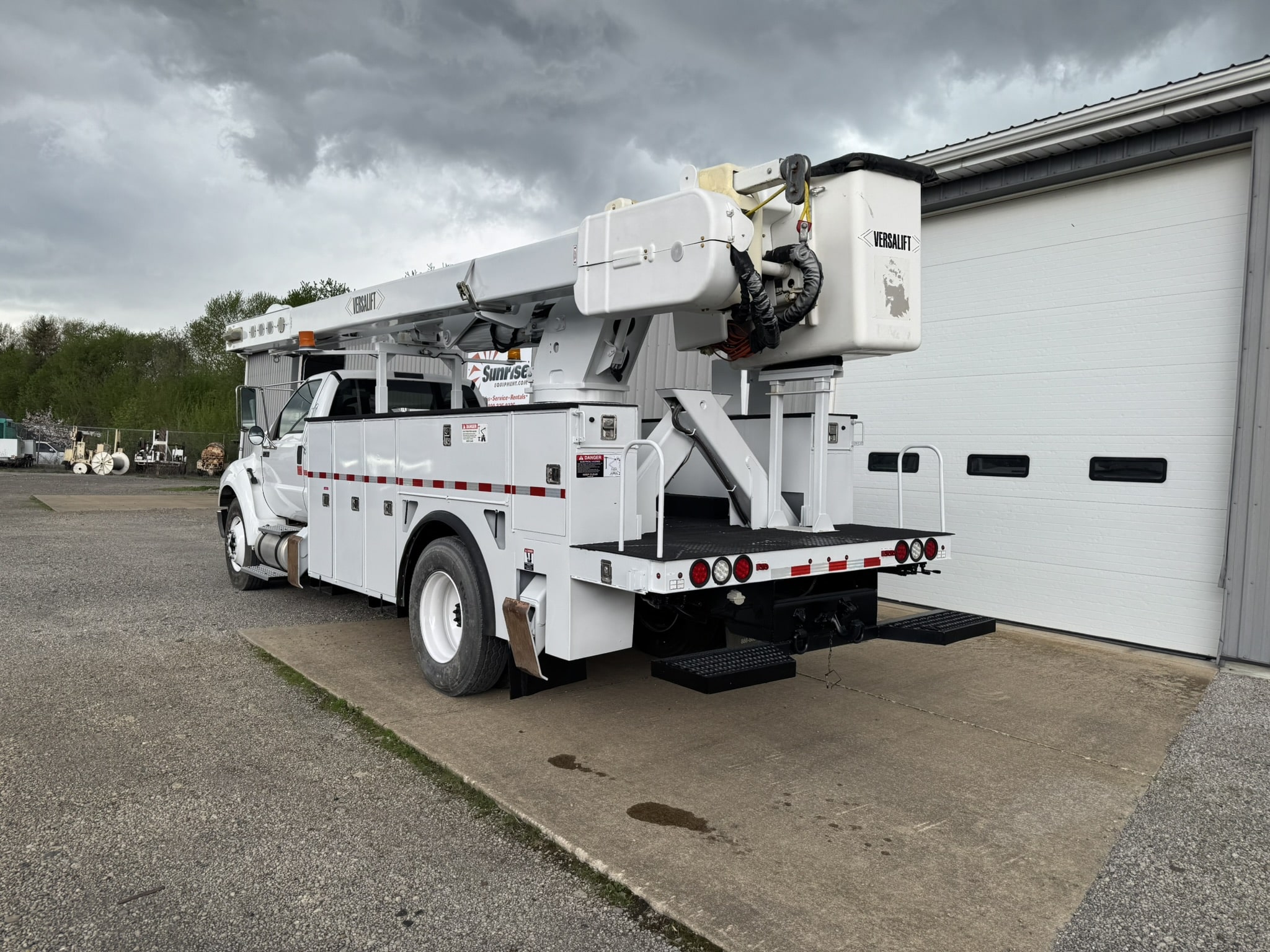 65' VERSALIFT VO360XMHI-01 ON 2015 FORD F750 4X2 CHASSIS - Image 4