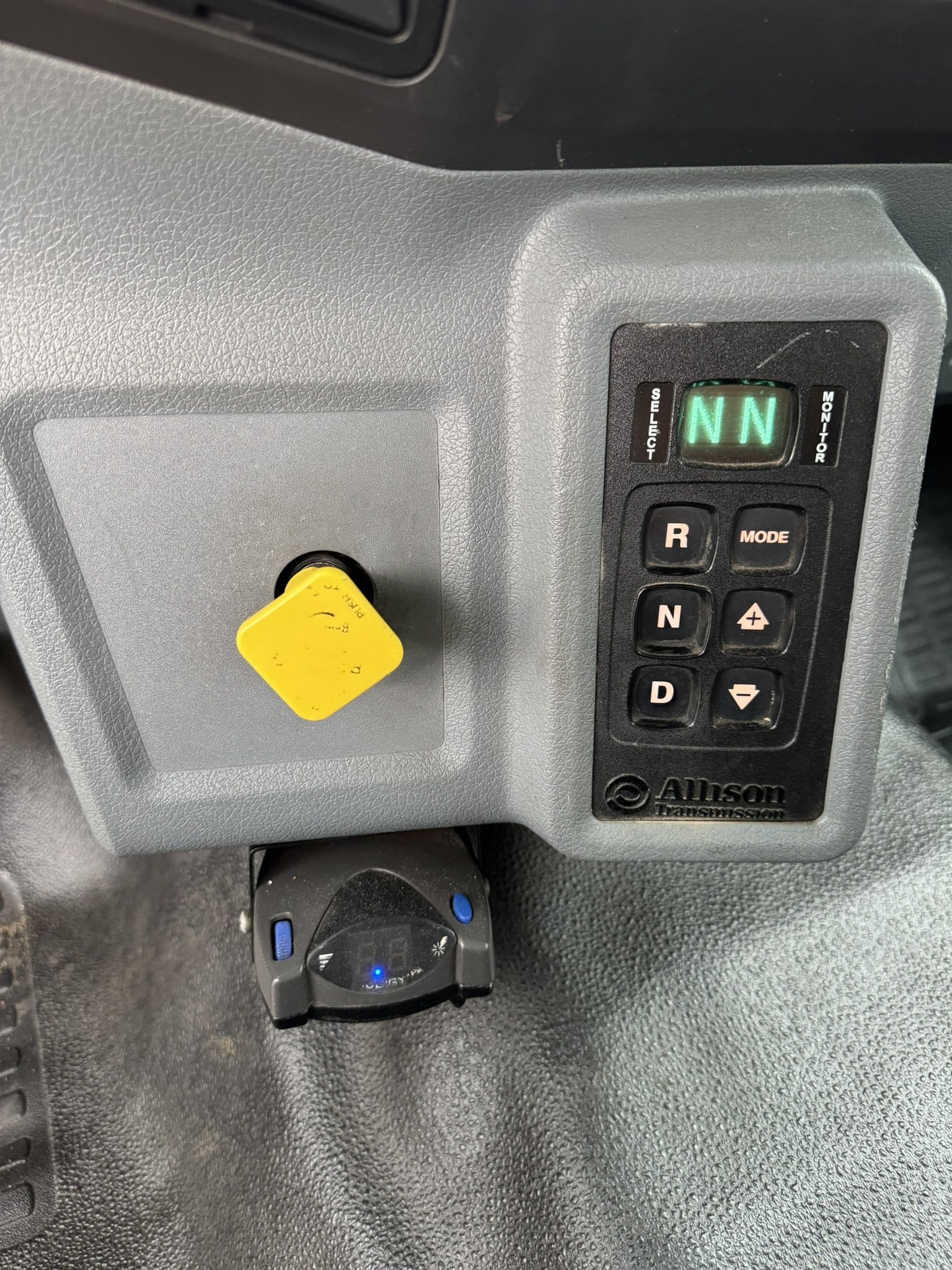 65' VERSALIFT VO360XMHI-01 ON 2015 FORD F750 4X2 CHASSIS - Image 18