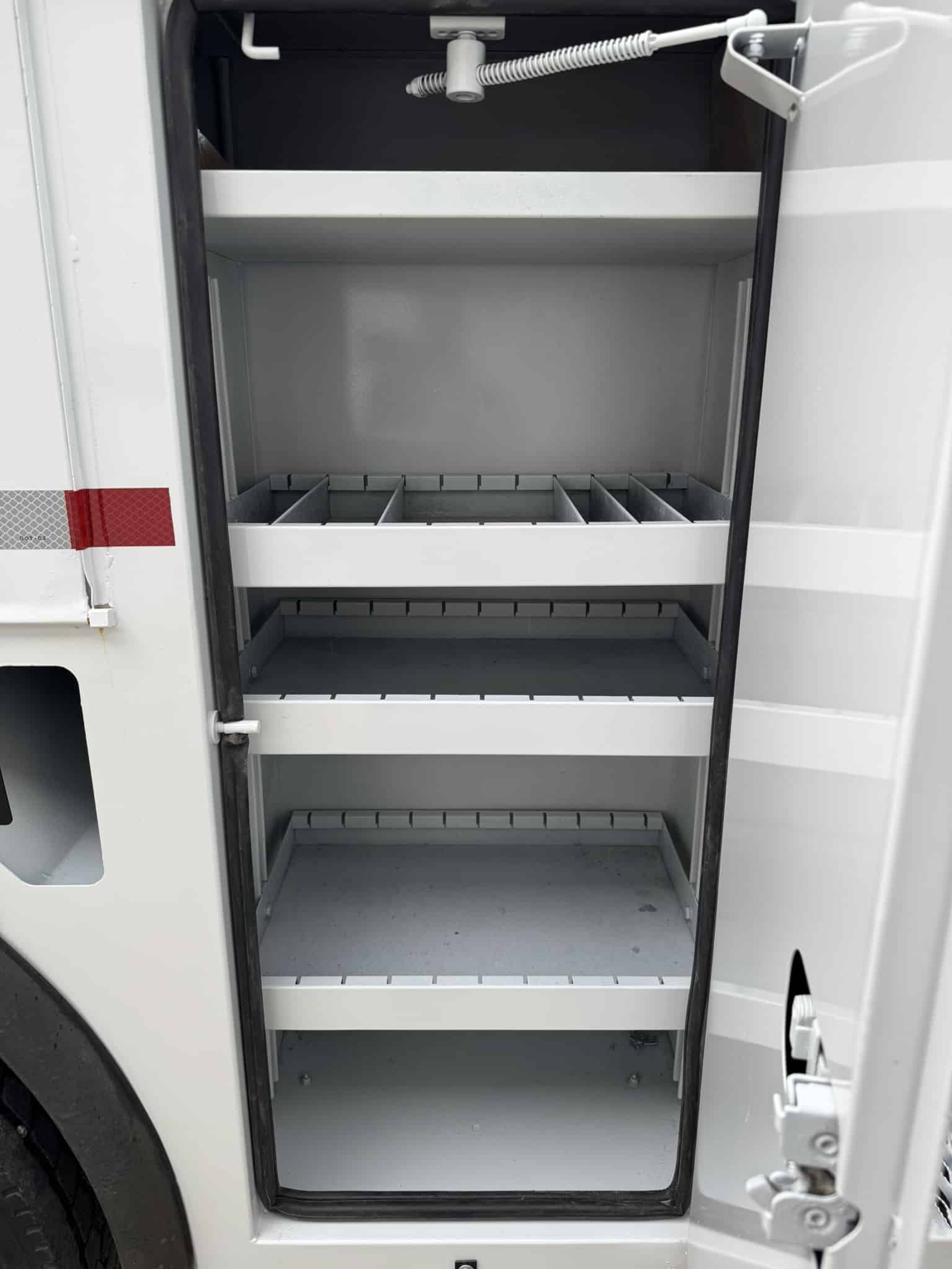 65' VERSALIFT VO360XMHI-01 ON 2015 FORD F750 4X2 CHASSIS - Image 30