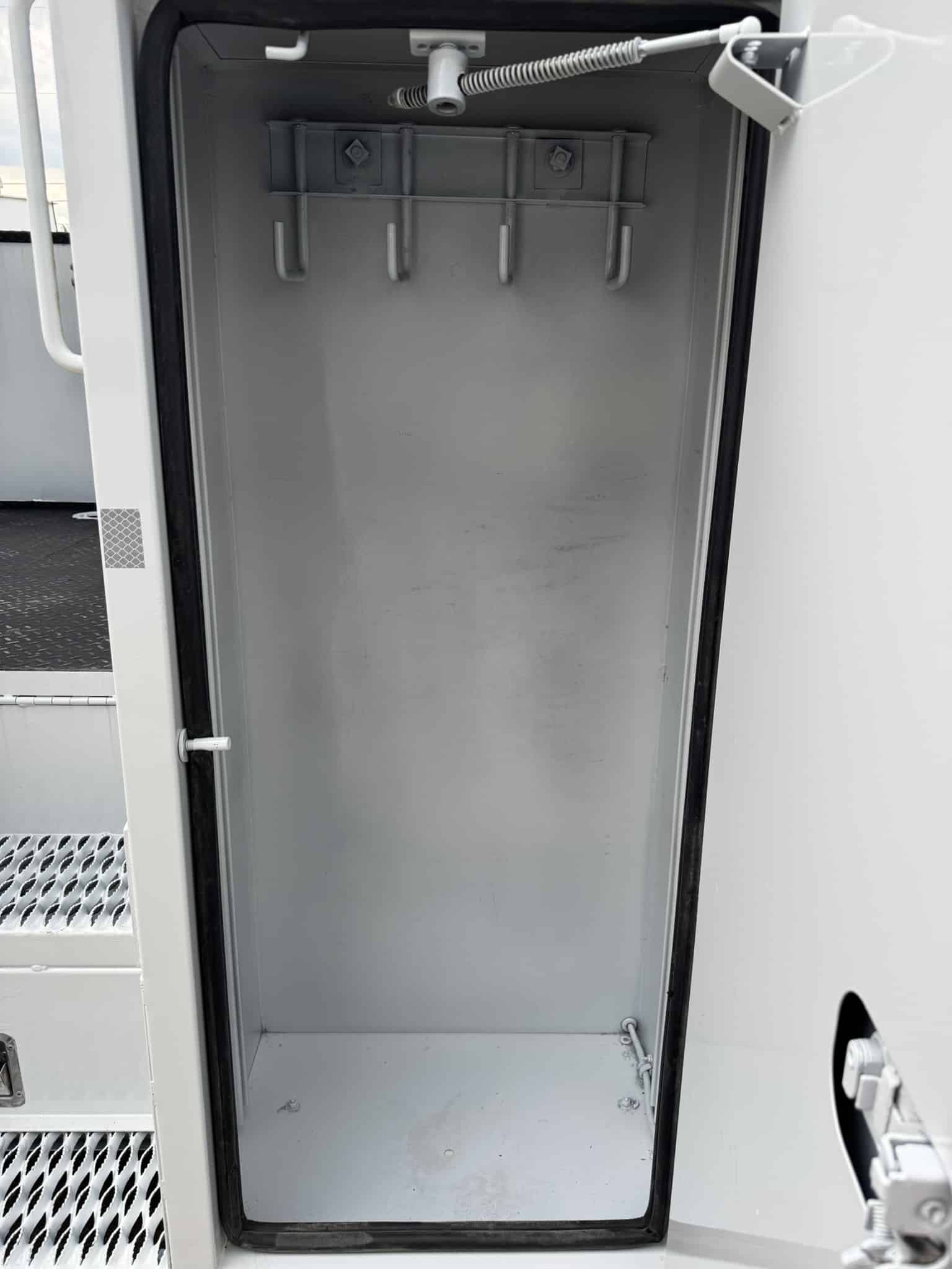 65' VERSALIFT VO360XMHI-01 ON 2015 FORD F750 4X2 CHASSIS - Image 31