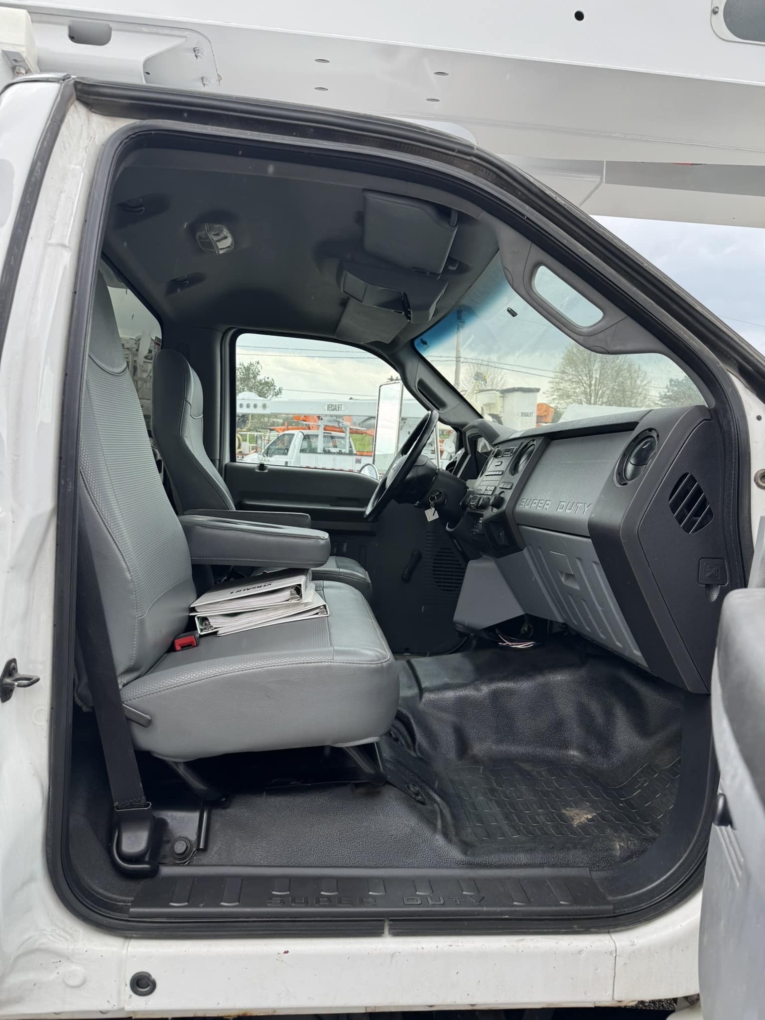 65' VERSALIFT VO360XMHI-01 ON 2015 FORD F750 4X2 CHASSIS - Image 20
