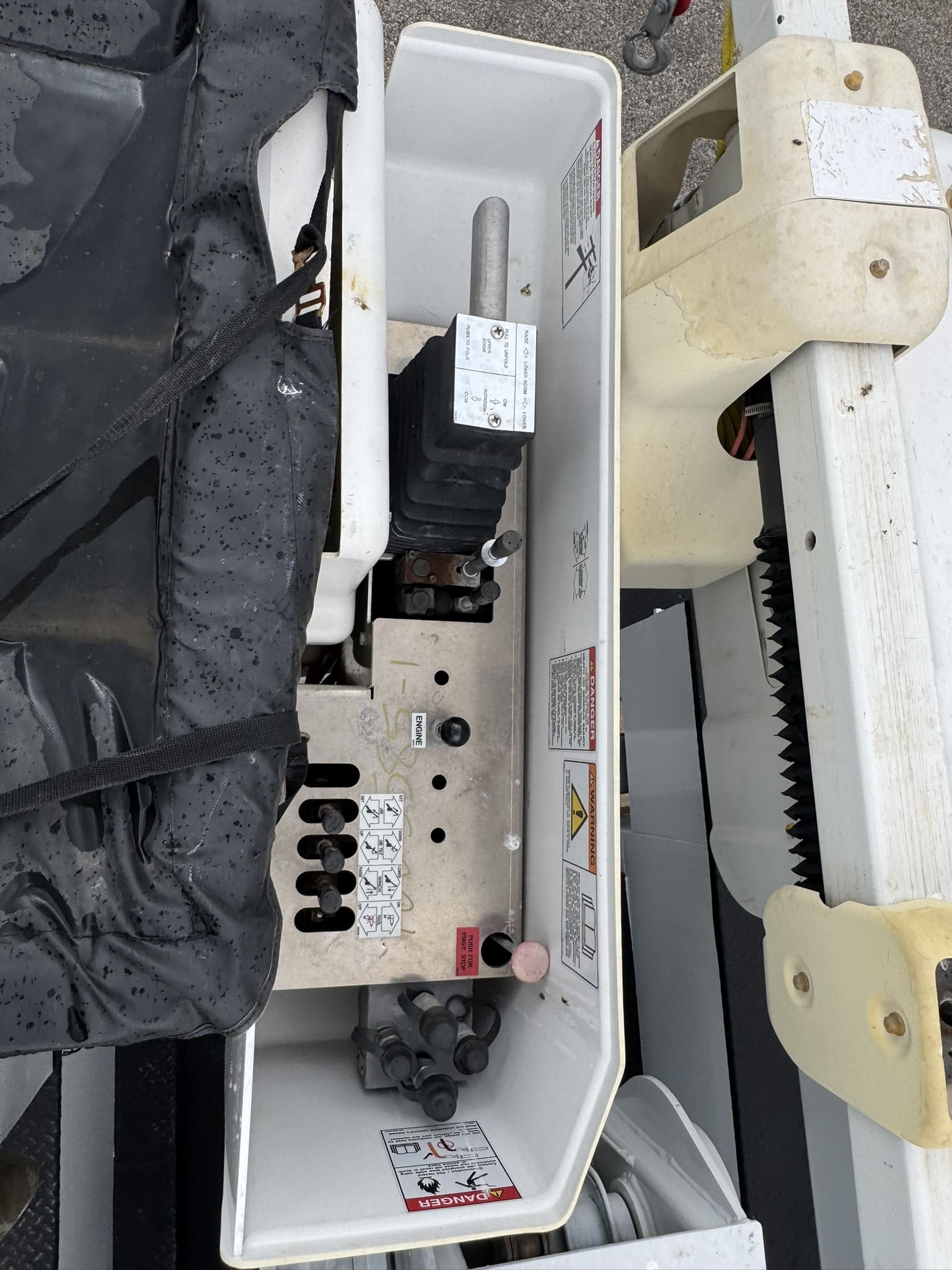 65' VERSALIFT VO360XMHI-01 ON 2015 FORD F750 4X2 CHASSIS - Image 34