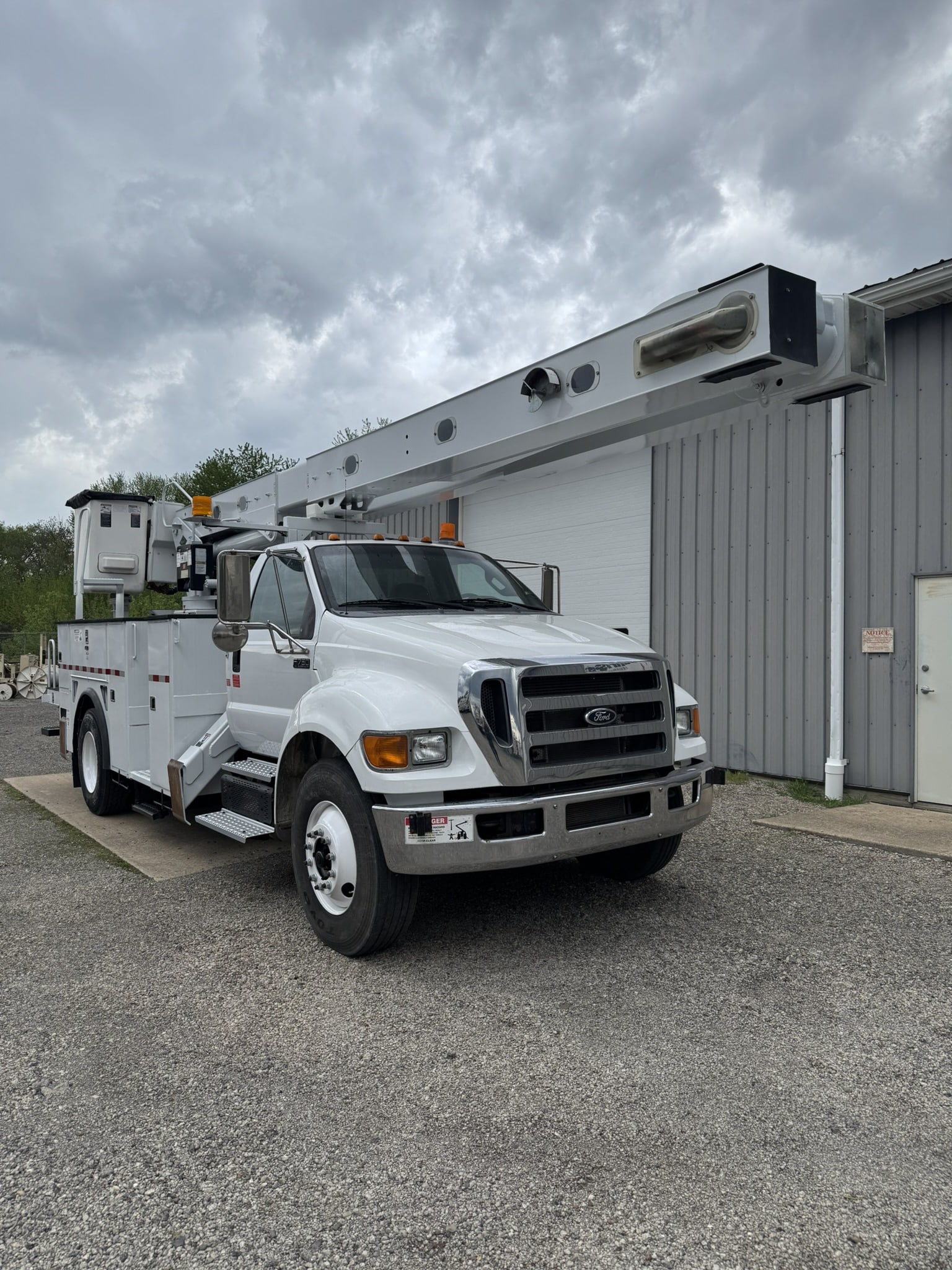 65' VERSALIFT VO360XMHI-01 ON 2015 FORD F750 4X2 CHASSIS - Image 5