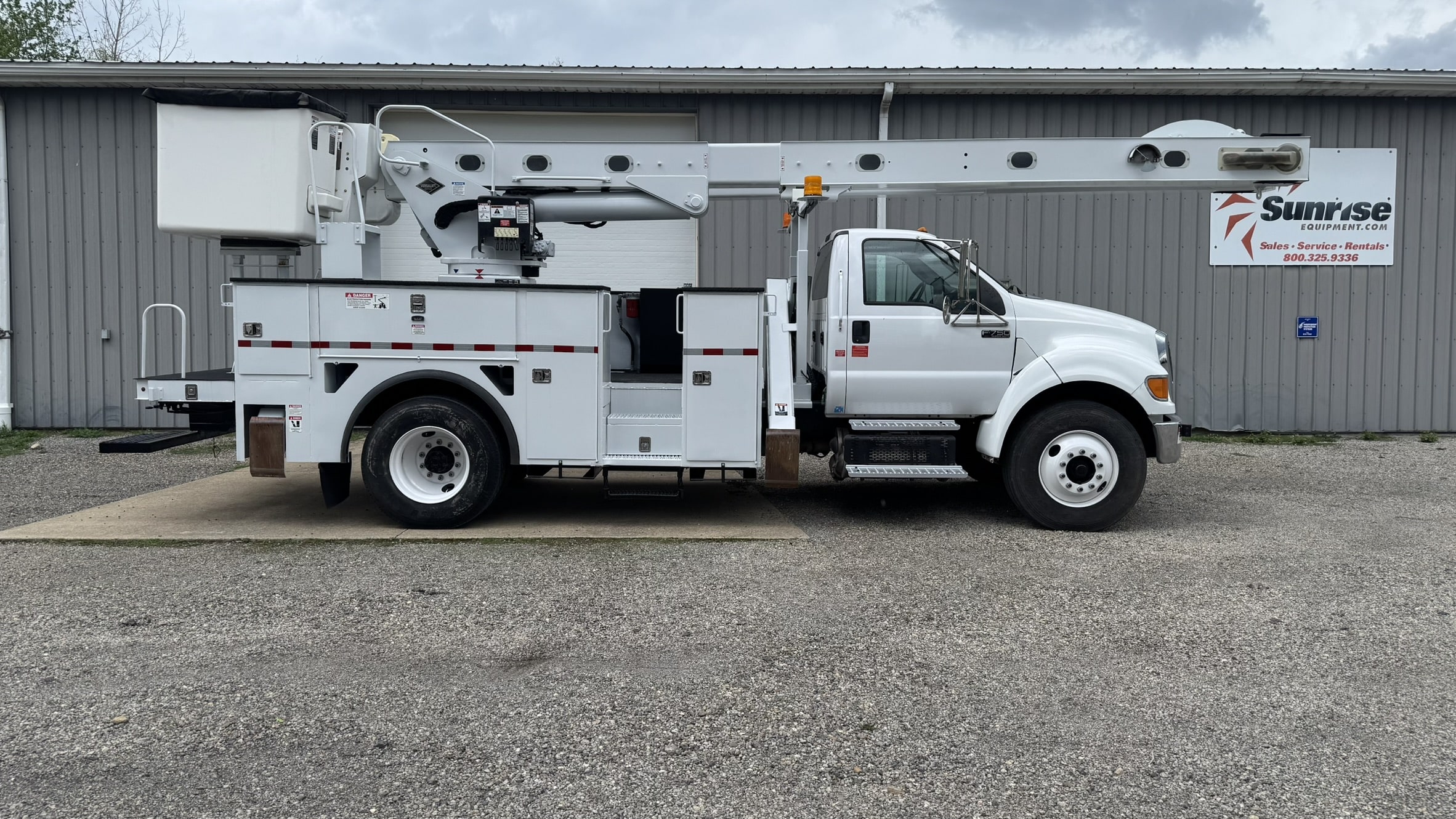 65' VERSALIFT VO360XMHI-01 ON 2015 FORD F750 4X2 CHASSIS - Image 6