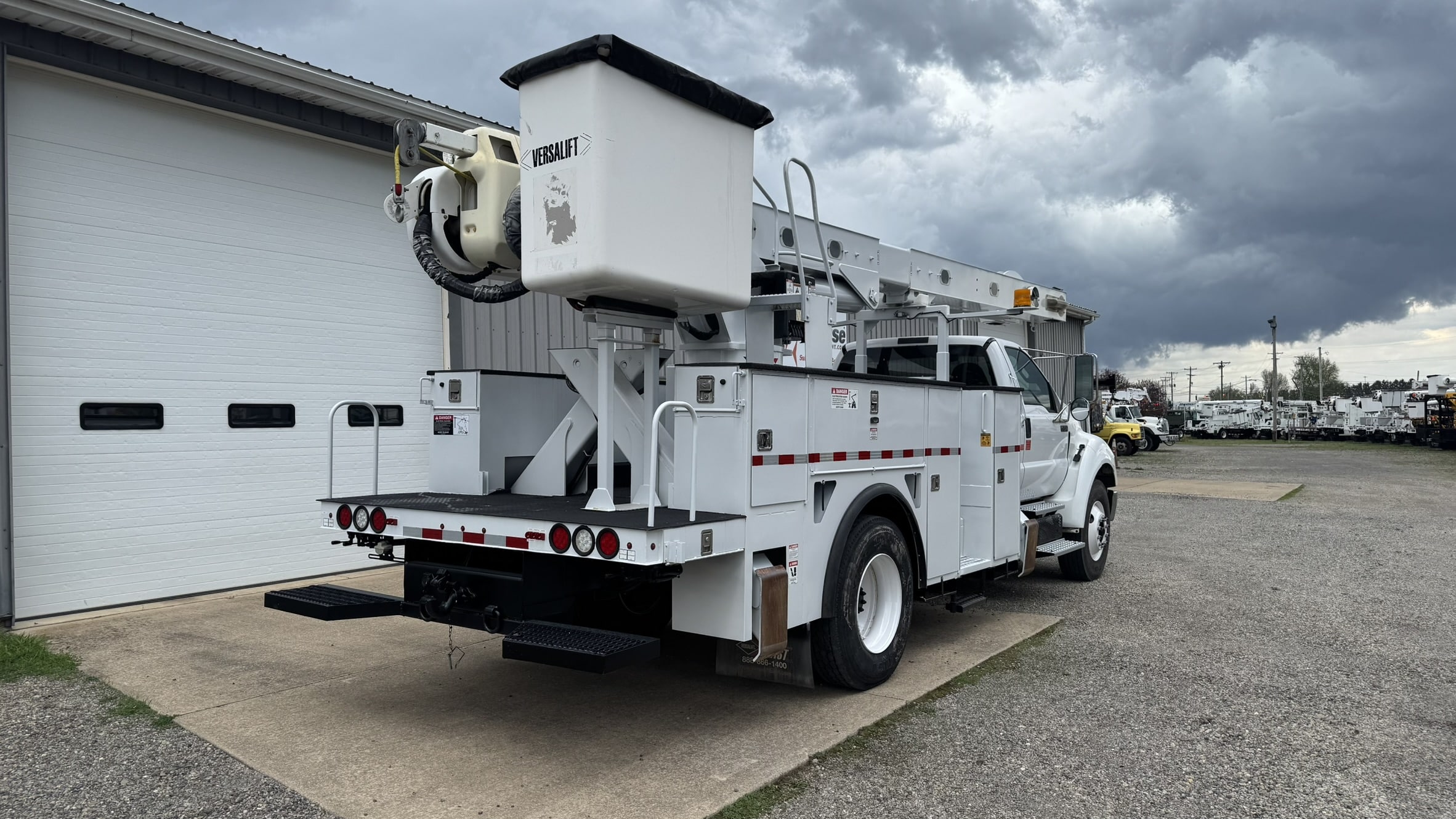 65' VERSALIFT VO360XMHI-01 ON 2015 FORD F750 4X2 CHASSIS - Image 7