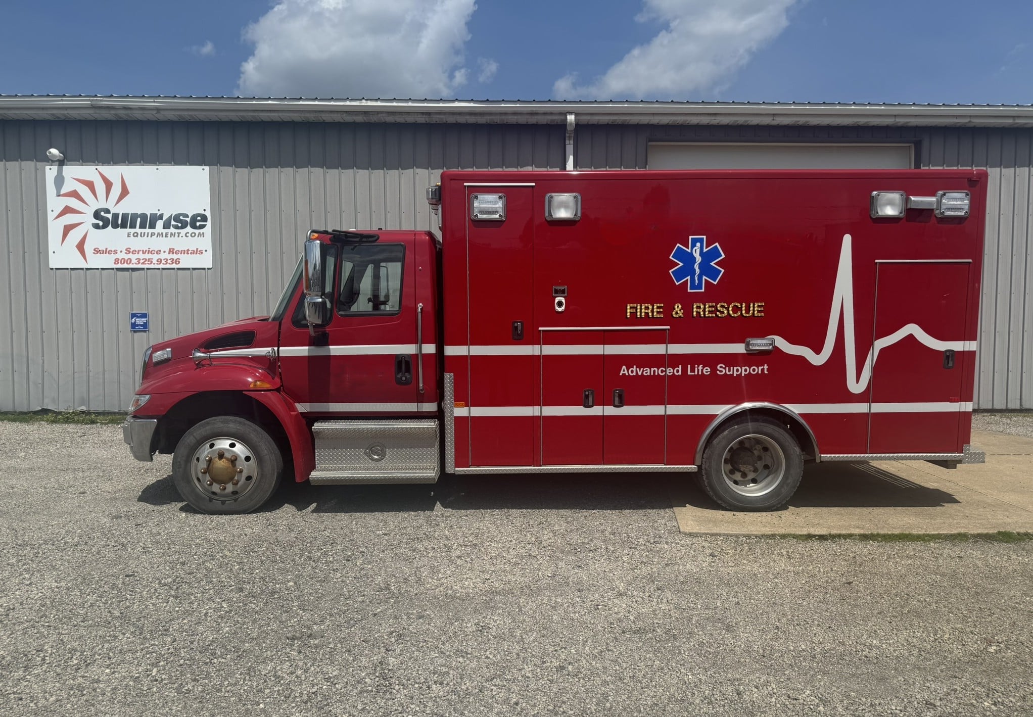 2009 INTERNATIONAL 4300SBA LP 4X2 AMBULANCE - Image 3
