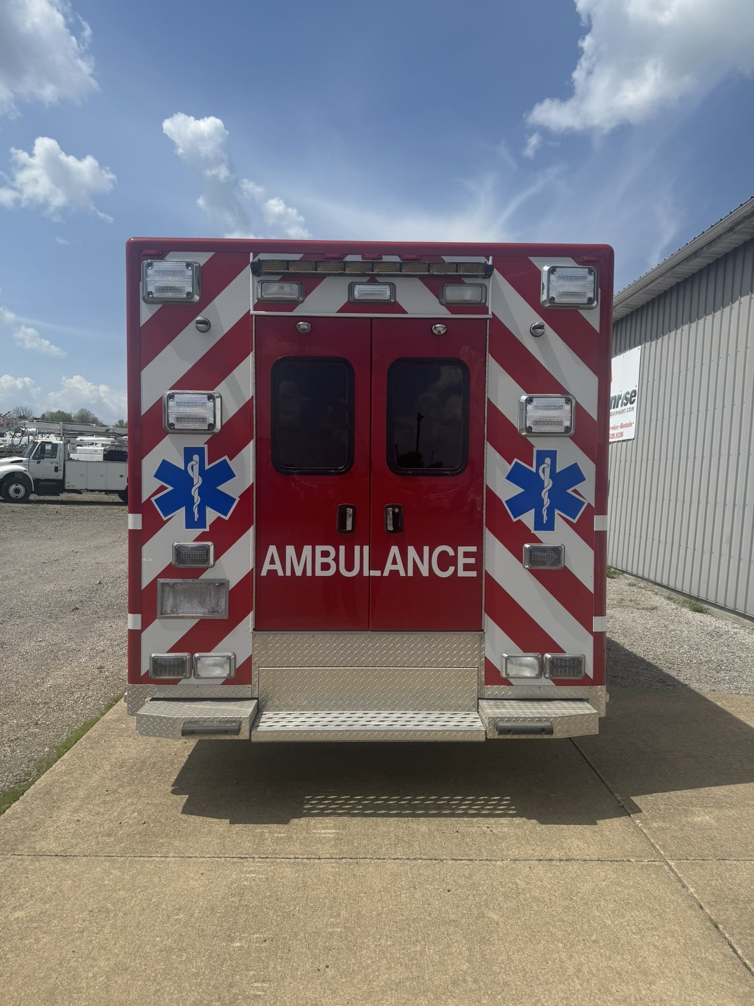 2009 INTERNATIONAL 4300SBA LP 4X2 AMBULANCE - Image 9