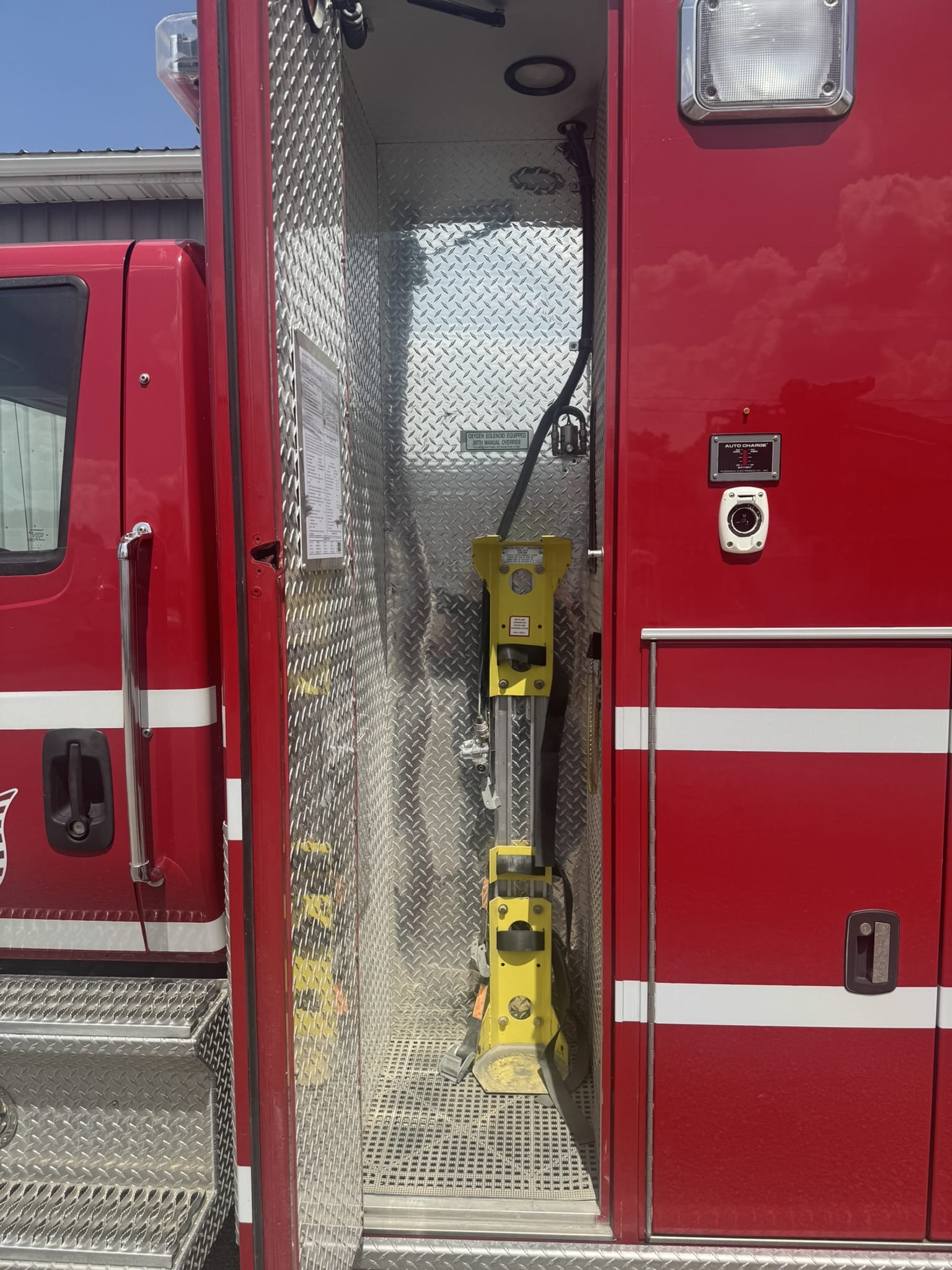 2009 INTERNATIONAL 4300SBA LP 4X2 AMBULANCE - Image 18