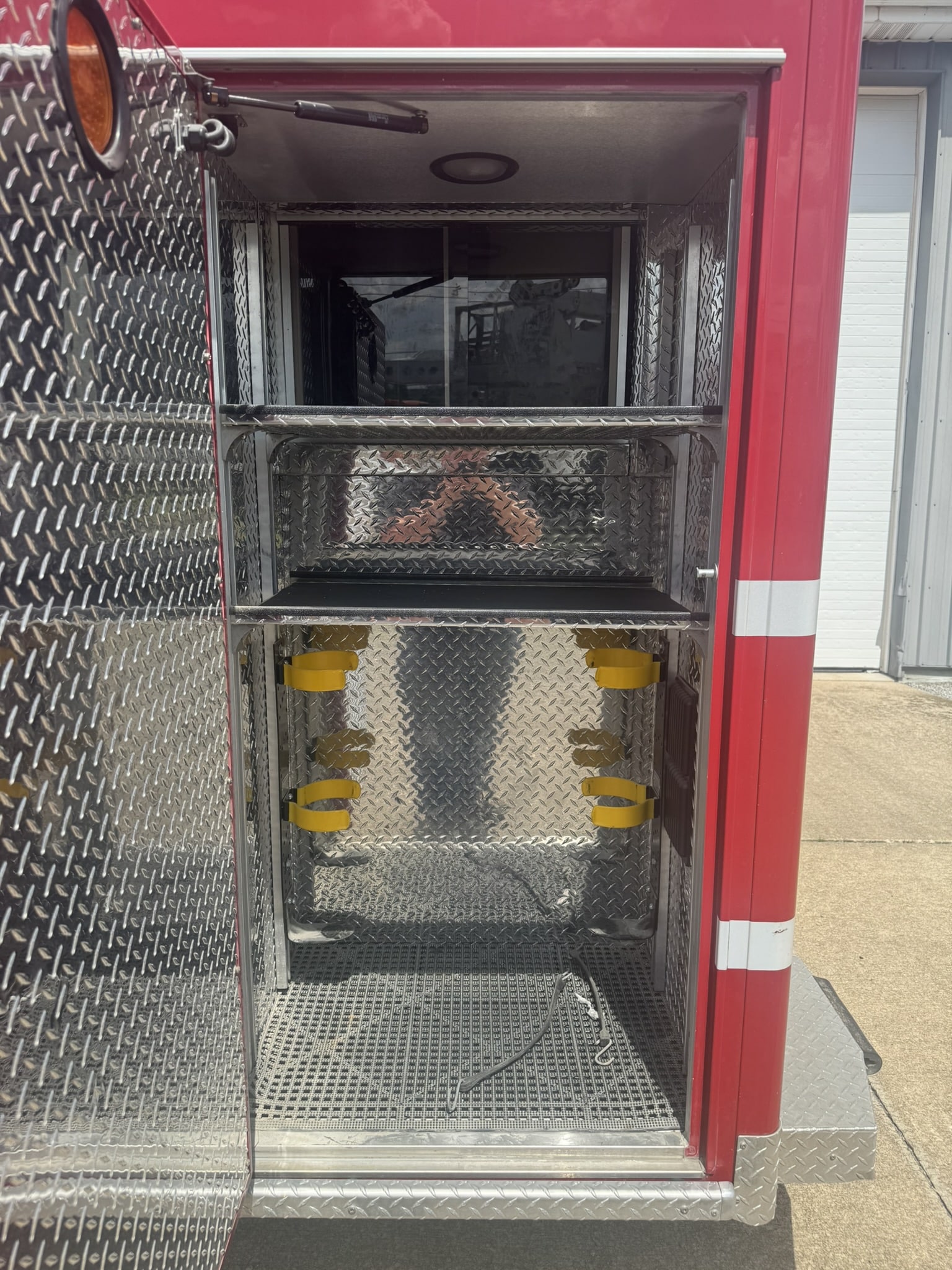 2009 INTERNATIONAL 4300SBA LP 4X2 AMBULANCE - Image 21