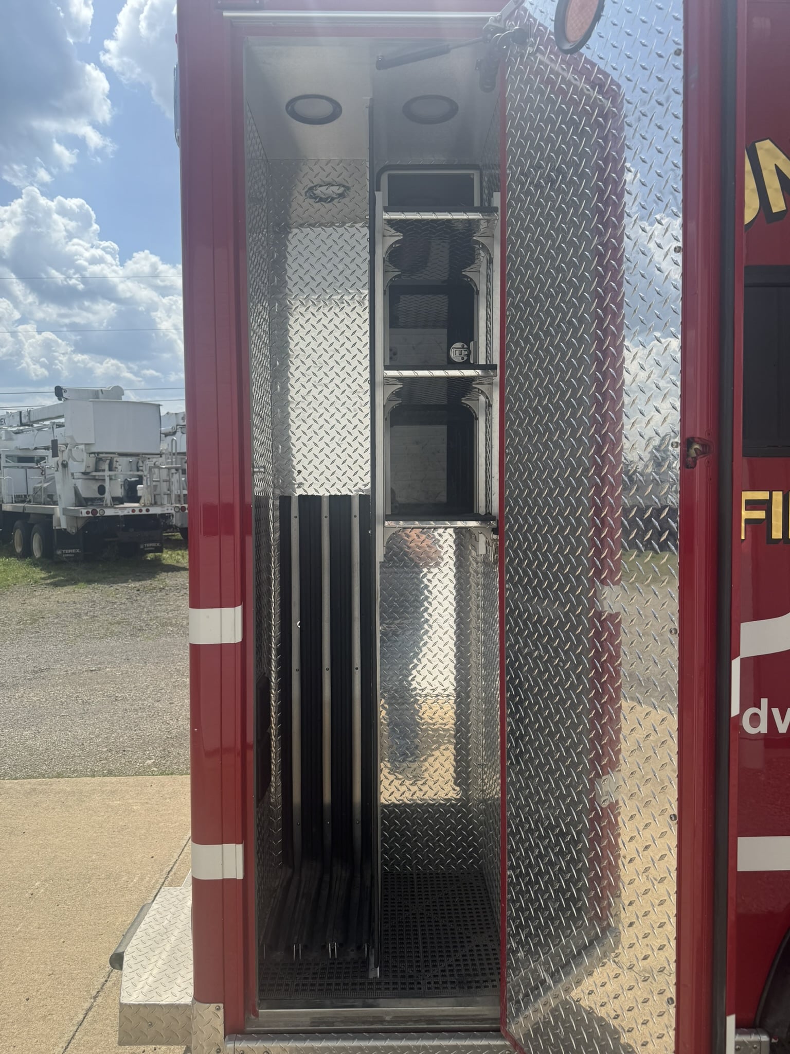 2009 INTERNATIONAL 4300SBA LP 4X2 AMBULANCE - Image 22
