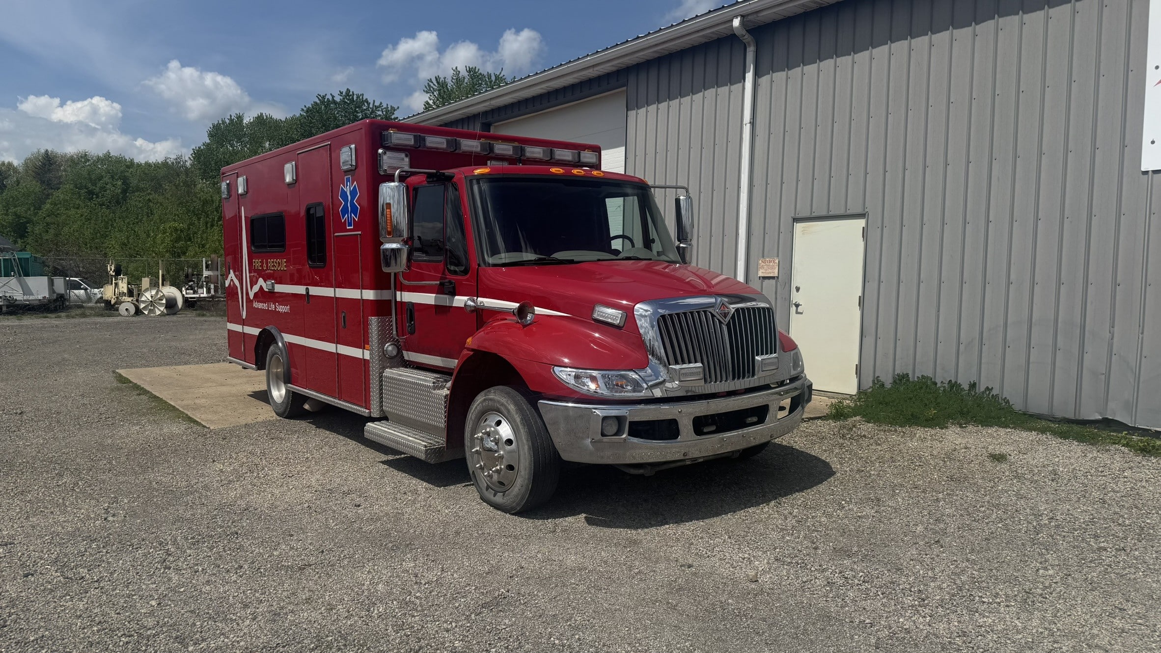 2009 INTERNATIONAL 4300SBA LP 4X2 AMBULANCE - Image 5