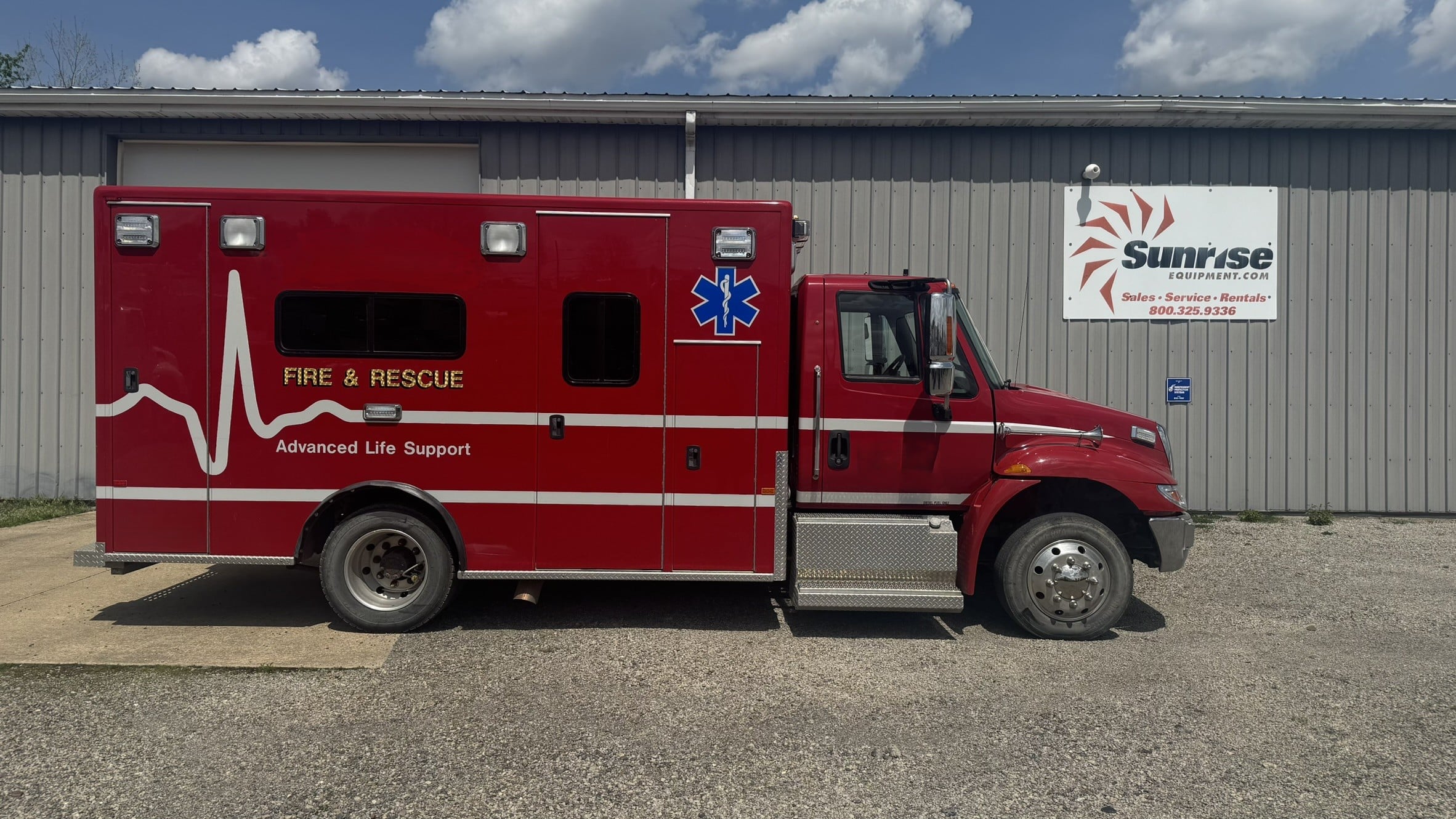 2009 INTERNATIONAL 4300SBA LP 4X2 AMBULANCE - Image 6