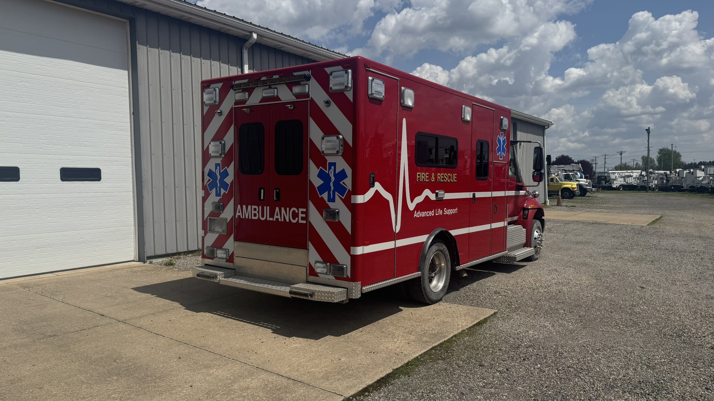 2009 INTERNATIONAL 4300SBA LP 4X2 AMBULANCE - Image 7