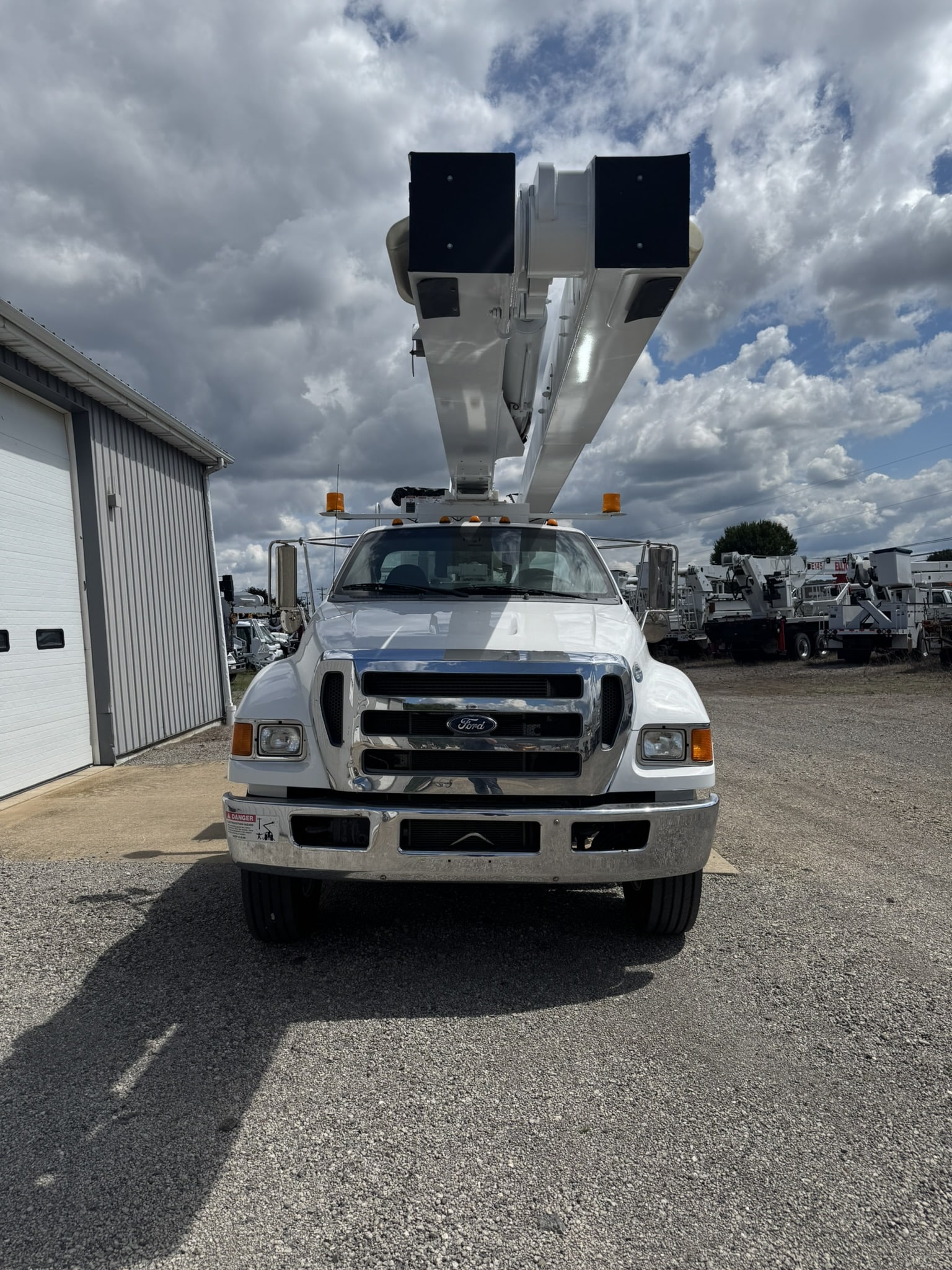 65' VERSALIFT VO360XMHI-01 ON 2015 FORD F750 4X2 CHASSIS - Image 8