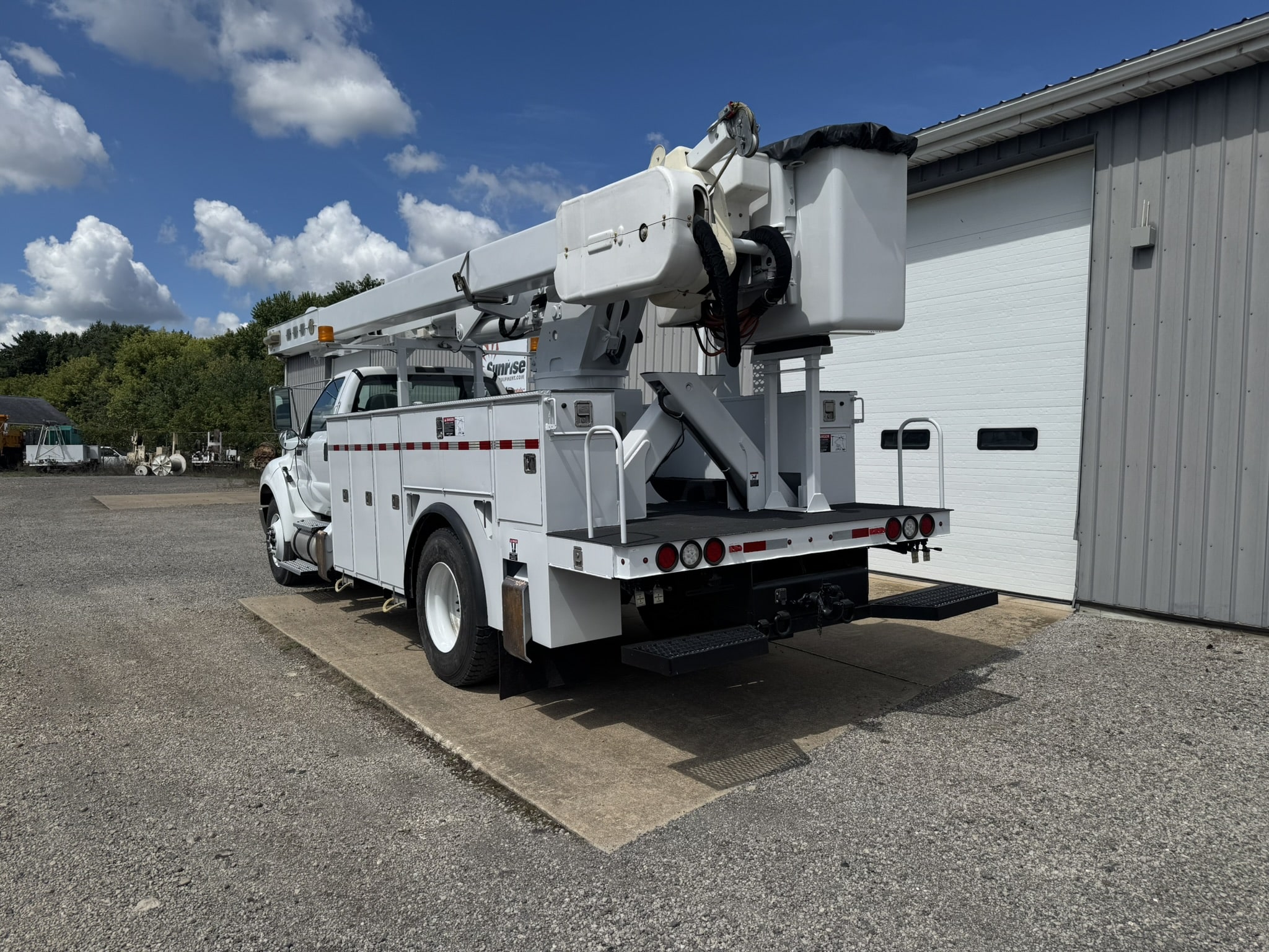 65' VERSALIFT VO360XMHI-01 ON 2015 FORD F750 4X2 CHASSIS - Image 4