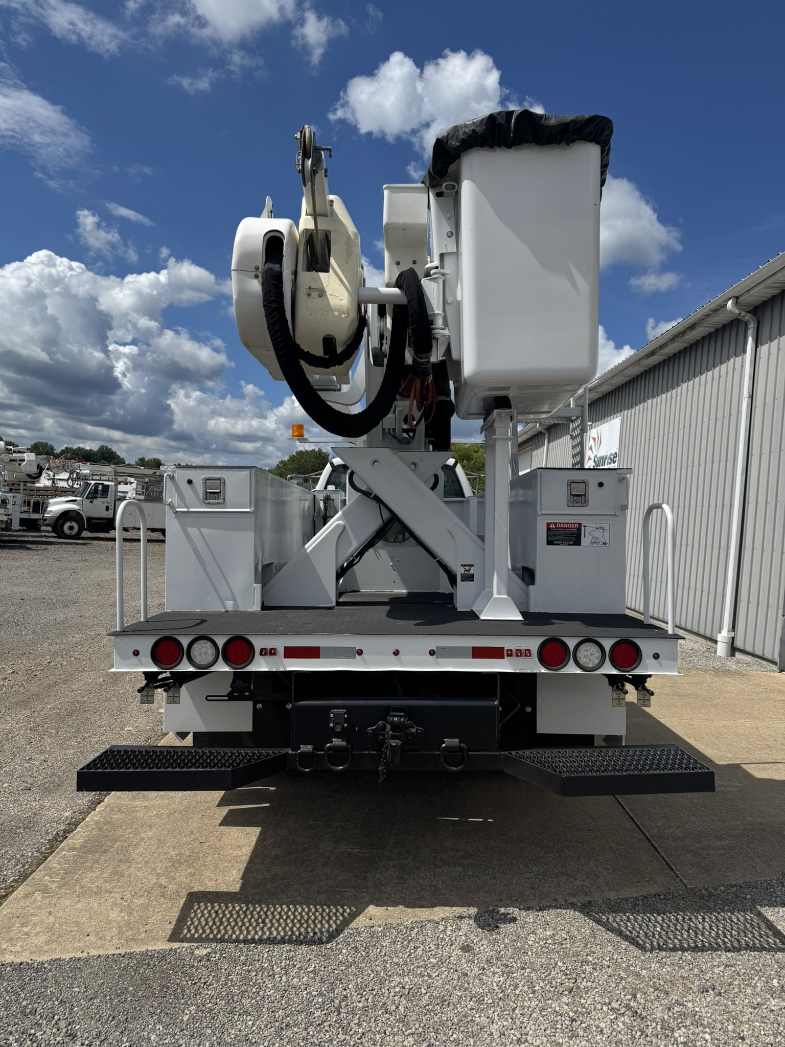 65' VERSALIFT VO360XMHI-01 ON 2015 FORD F750 4X2 CHASSIS - Image 9