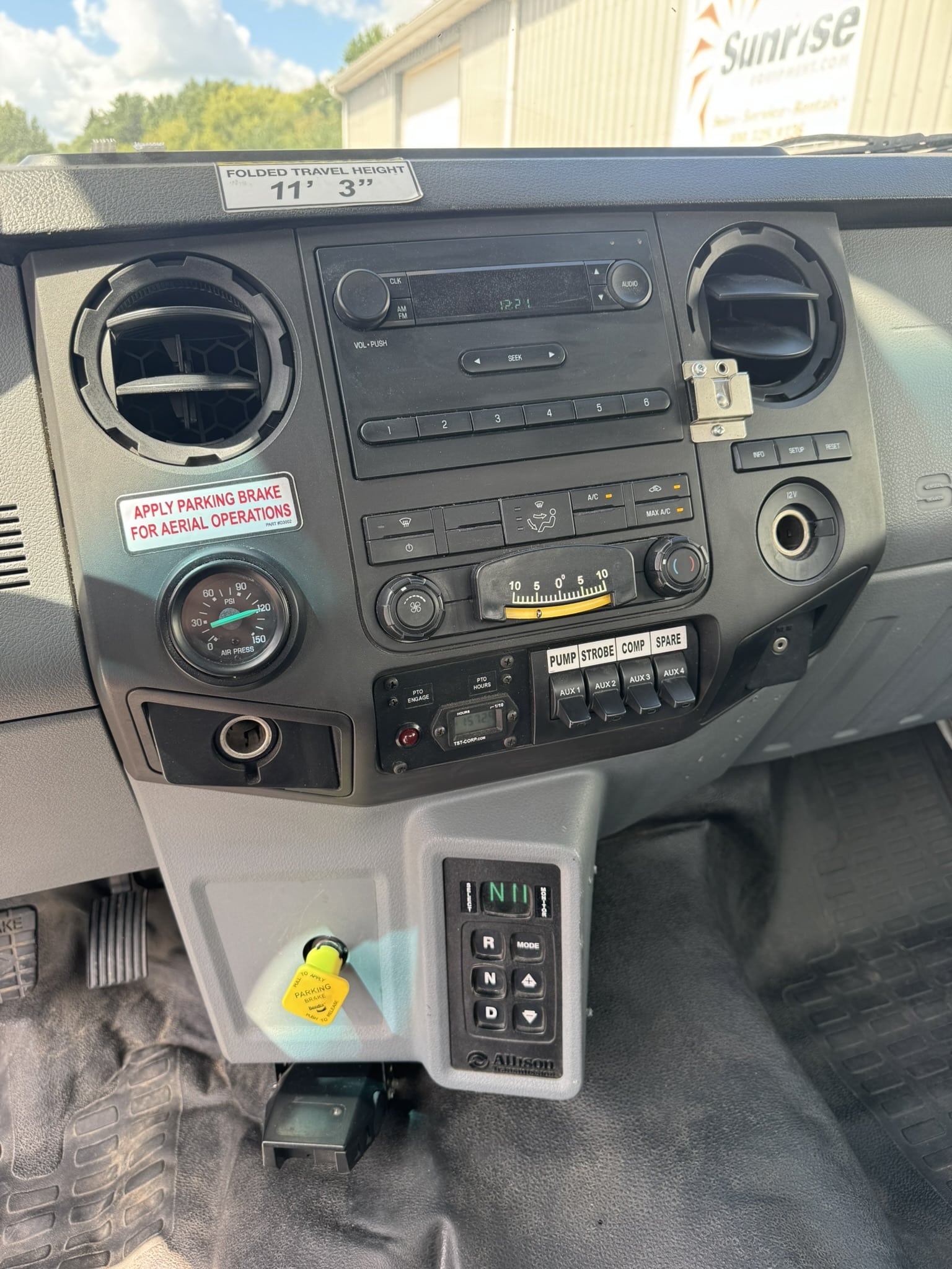 65' VERSALIFT VO360XMHI-01 ON 2015 FORD F750 4X2 CHASSIS - Image 13