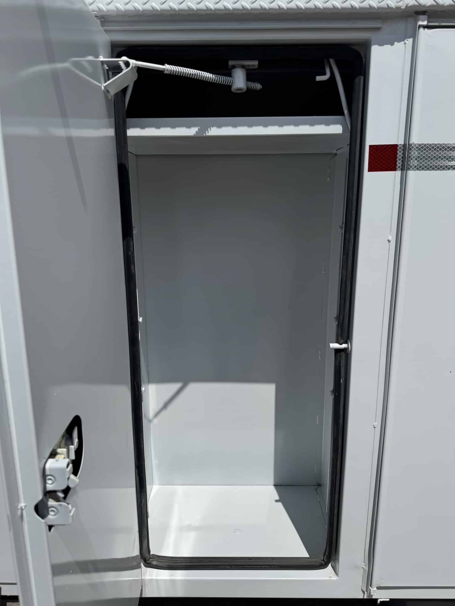 65' VERSALIFT VO360XMHI-01 ON 2015 FORD F750 4X2 CHASSIS - Image 28