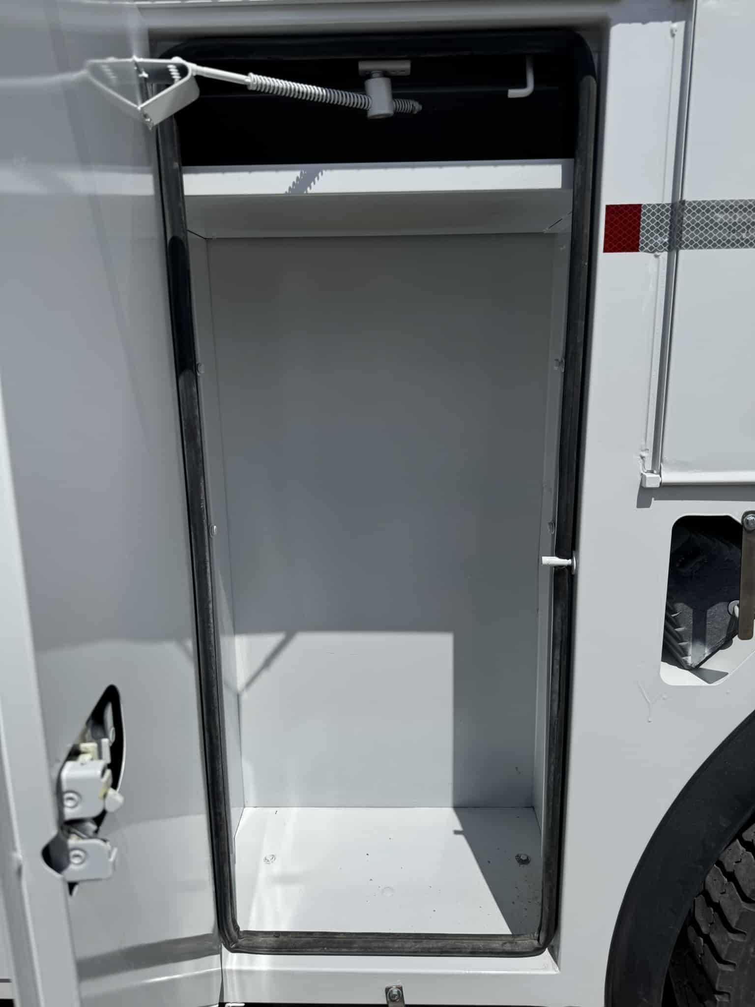 65' VERSALIFT VO360XMHI-01 ON 2015 FORD F750 4X2 CHASSIS - Image 27