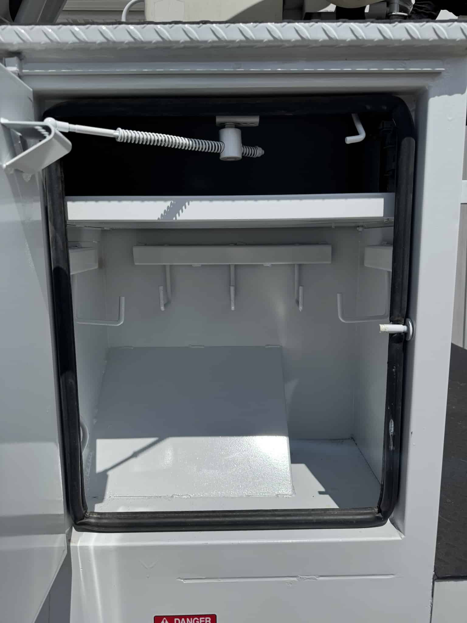 65' VERSALIFT VO360XMHI-01 ON 2015 FORD F750 4X2 CHASSIS - Image 25