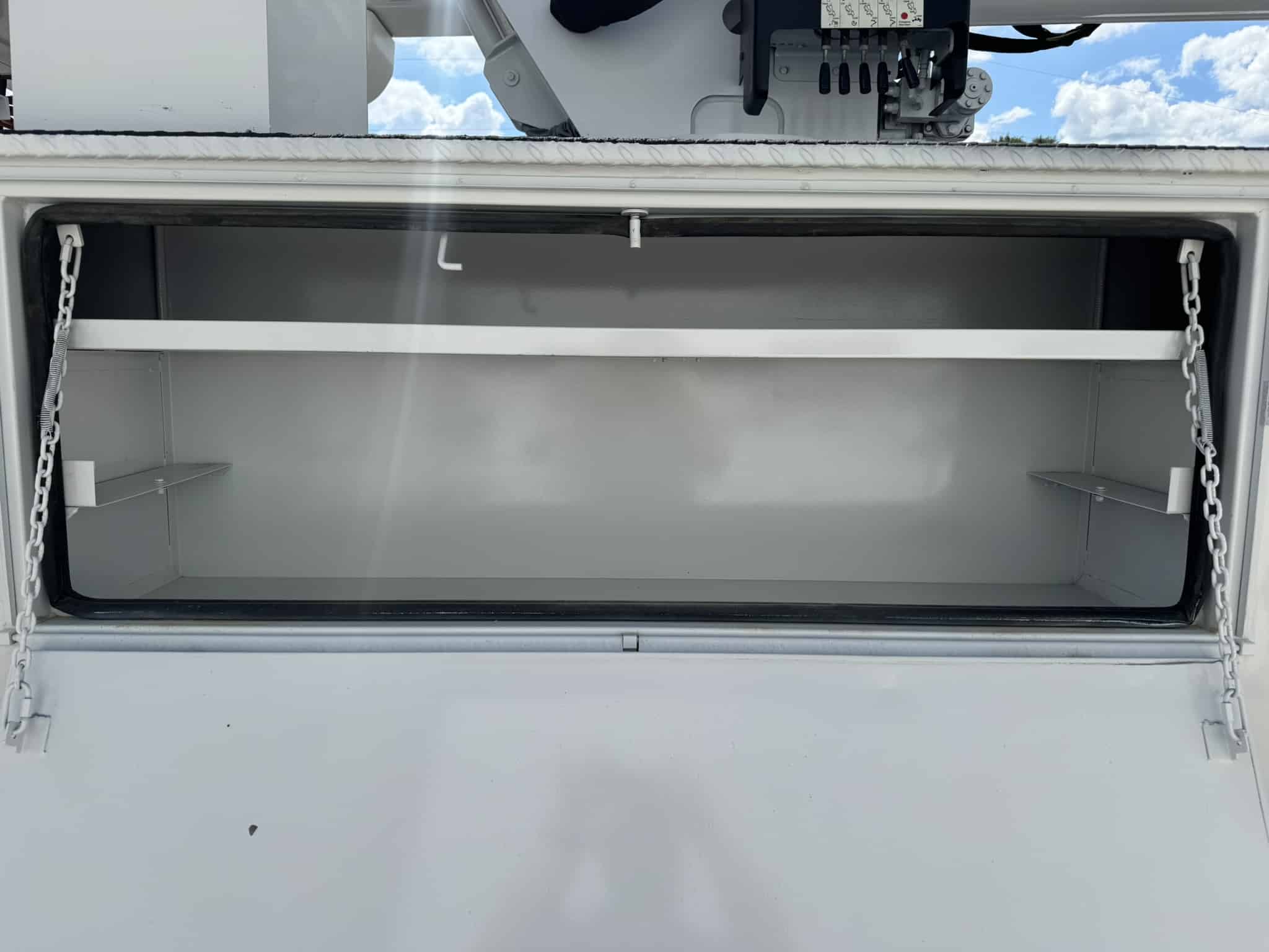65' VERSALIFT VO360XMHI-01 ON 2015 FORD F750 4X2 CHASSIS - Image 23