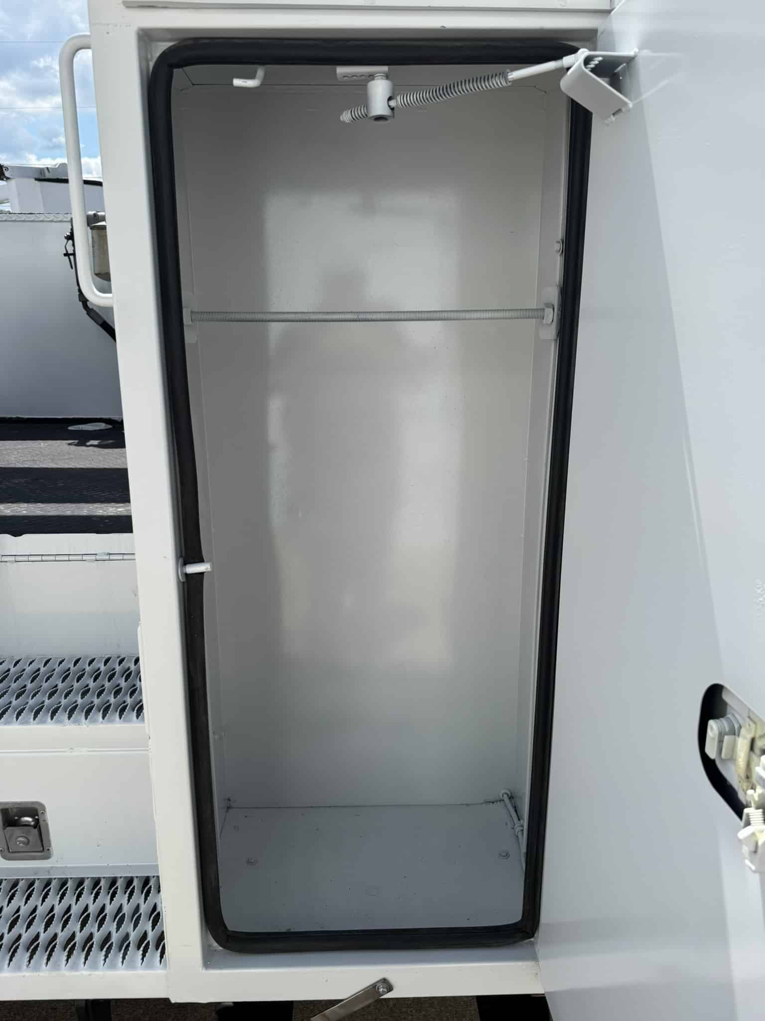 65' VERSALIFT VO360XMHI-01 ON 2015 FORD F750 4X2 CHASSIS - Image 21