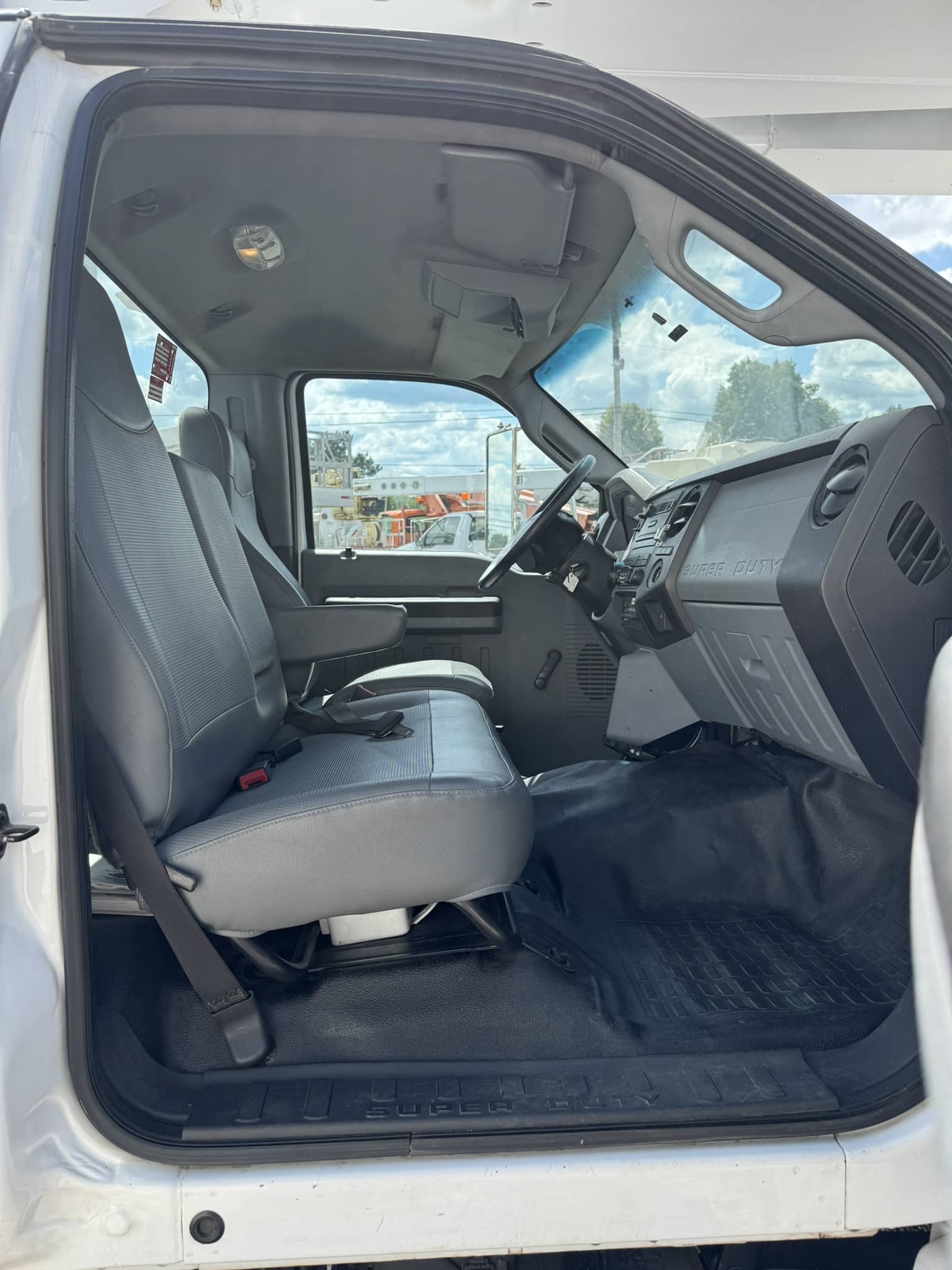 65' VERSALIFT VO360XMHI-01 ON 2015 FORD F750 4X2 CHASSIS - Image 18