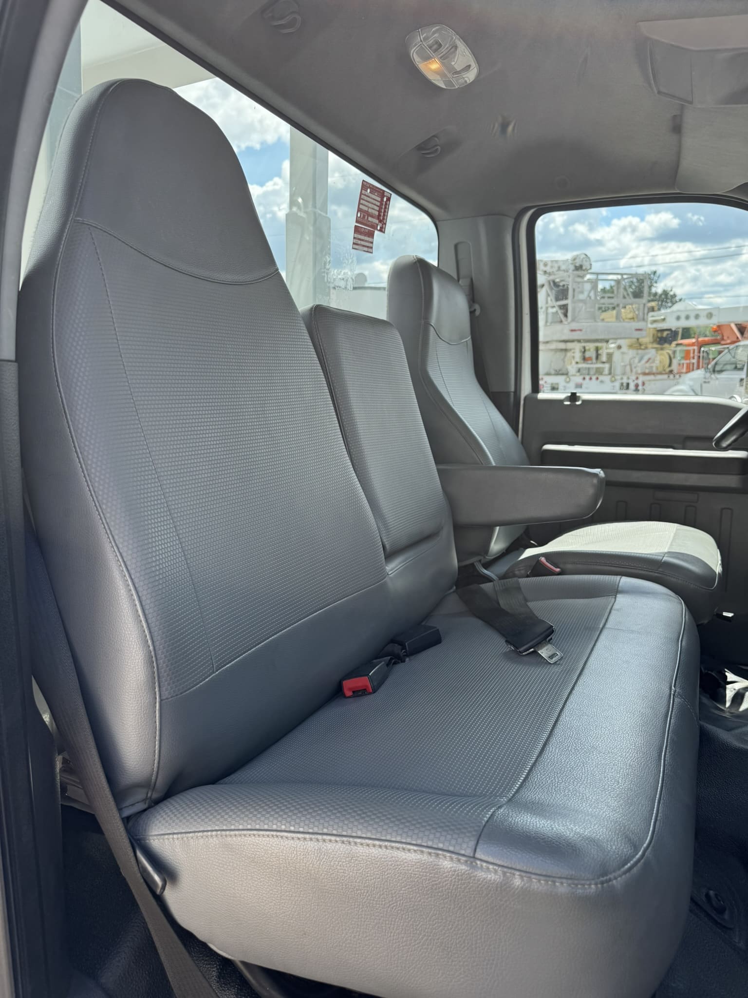 65' VERSALIFT VO360XMHI-01 ON 2015 FORD F750 4X2 CHASSIS - Image 19