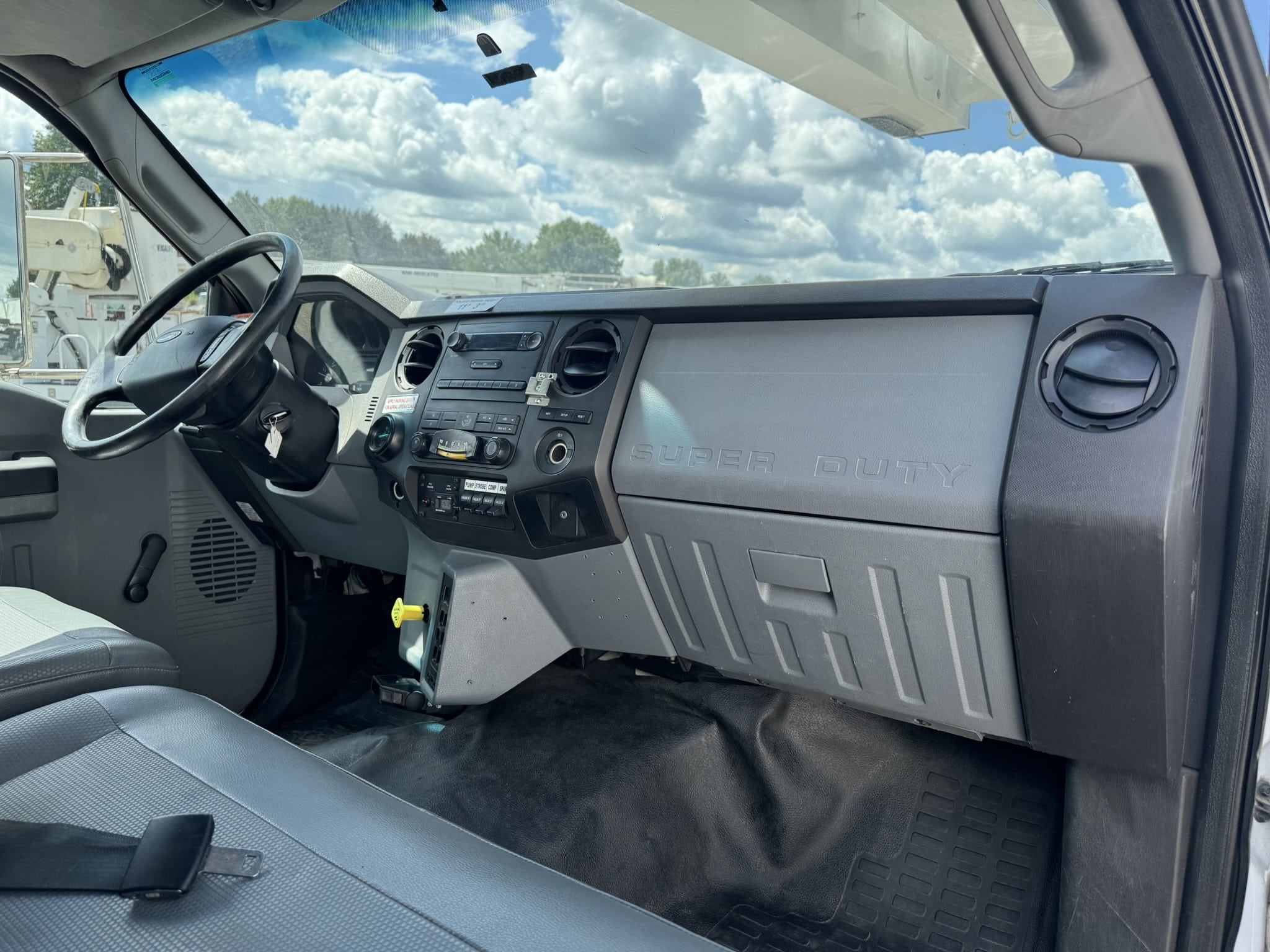 65' VERSALIFT VO360XMHI-01 ON 2015 FORD F750 4X2 CHASSIS - Image 20