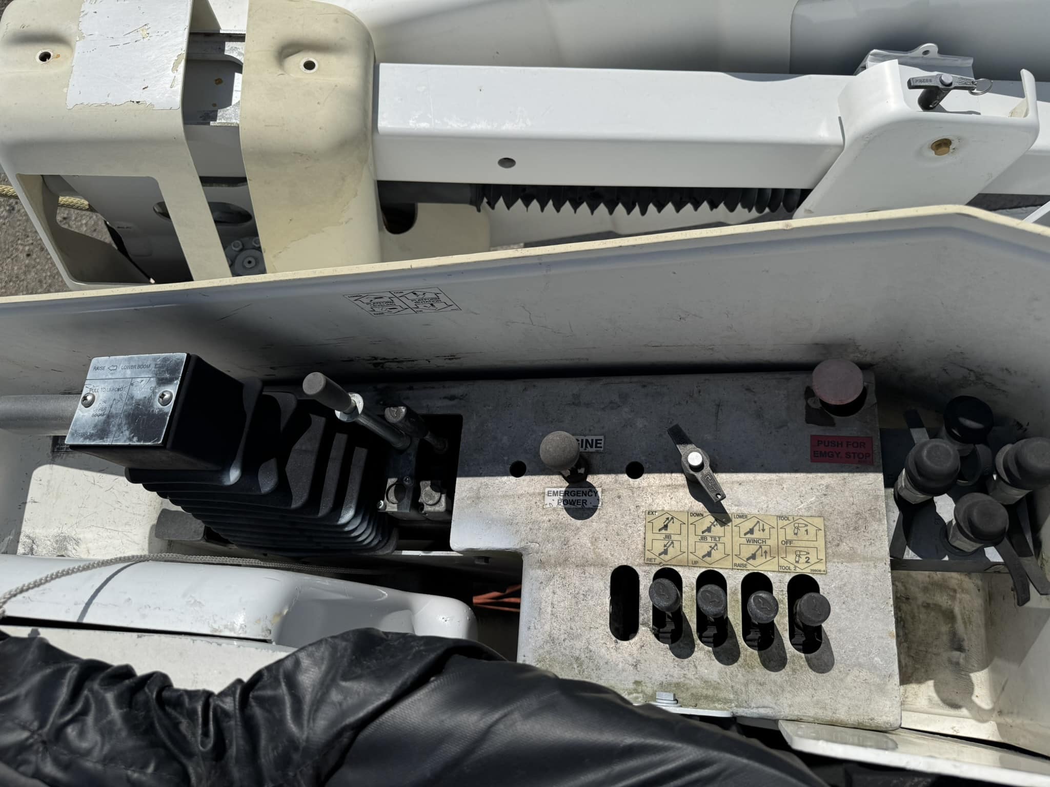 65' VERSALIFT VO360XMHI-01 ON 2015 FORD F750 4X2 CHASSIS - Image 32