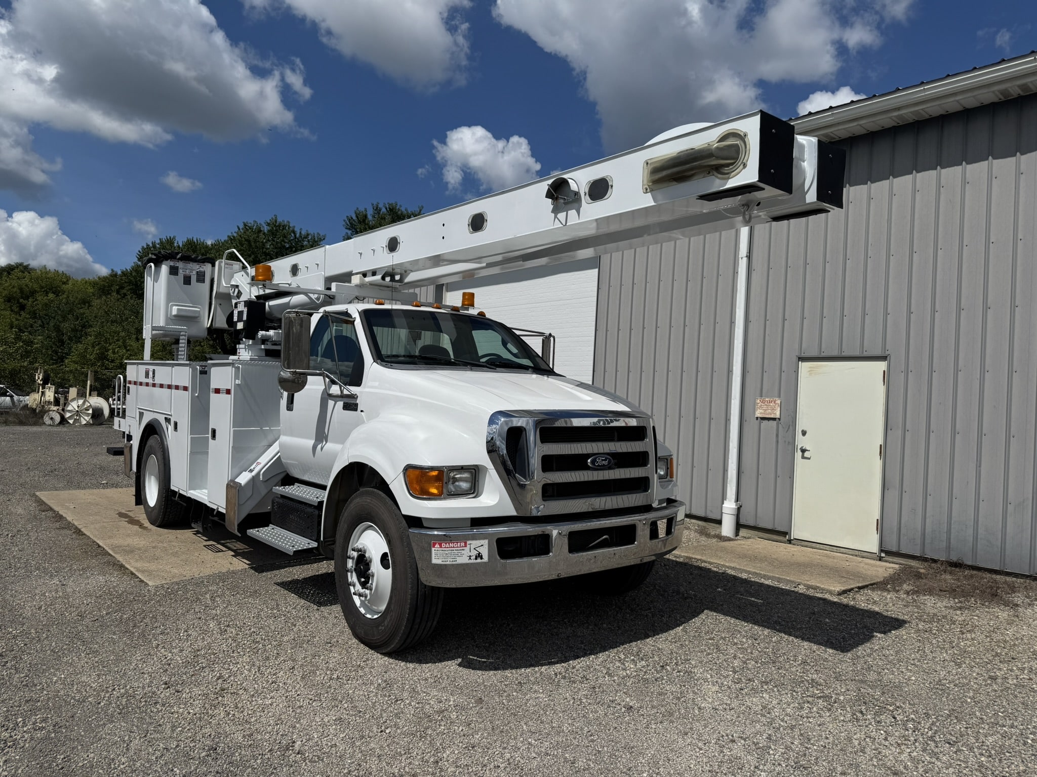 65' VERSALIFT VO360XMHI-01 ON 2015 FORD F750 4X2 CHASSIS - Image 5