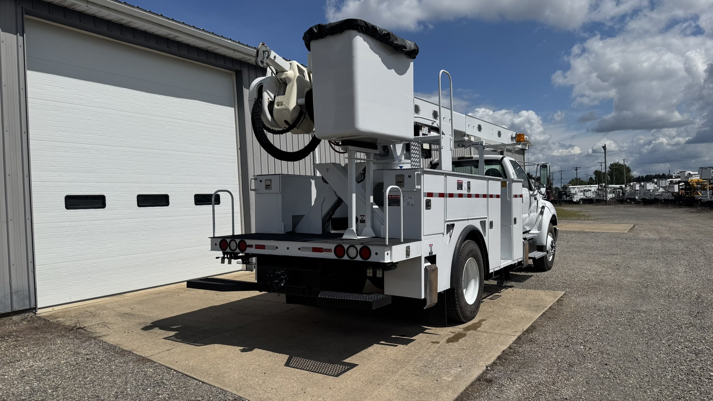 65' VERSALIFT VO360XMHI-01 ON 2015 FORD F750 4X2 CHASSIS - Image 7