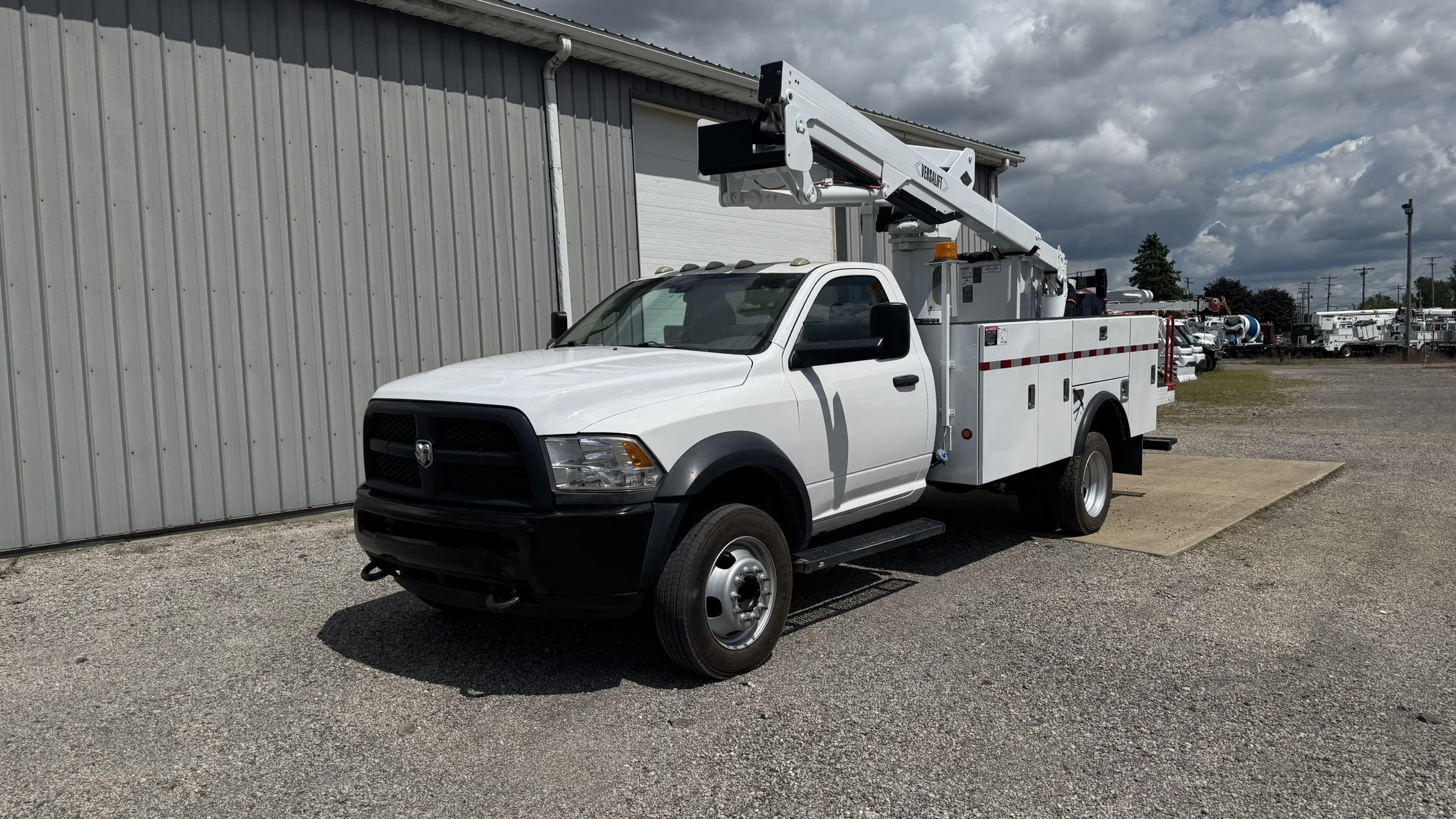 COMING SOON- 45' VERSALIFT SST40-EIH ON A 2016 DODGE RAM 5500 4X2 CHASSIS - Image 2
