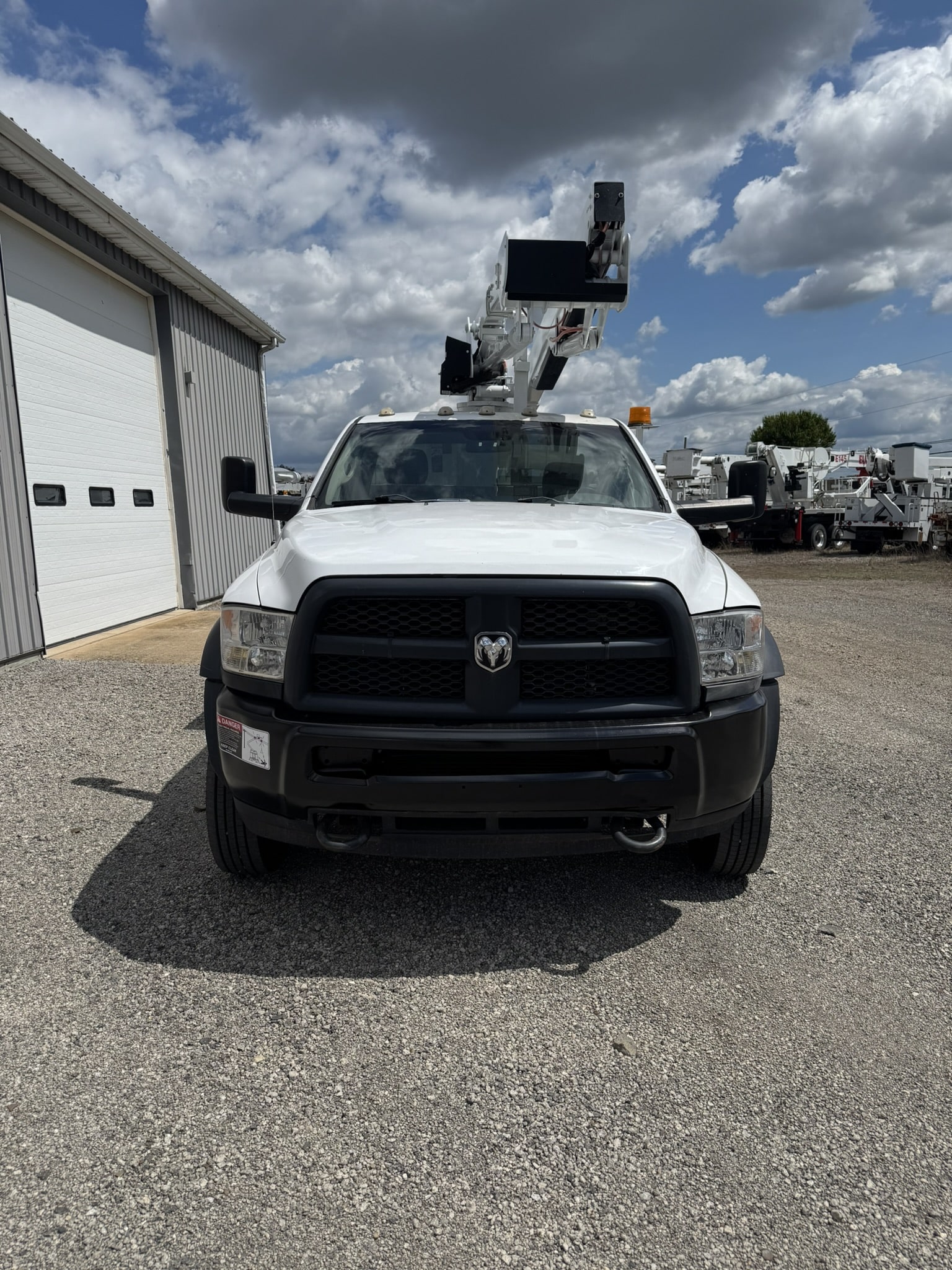 COMING SOON- 45' VERSALIFT SST40-EIH ON A 2016 DODGE RAM 5500 4X2 CHASSIS - Image 8