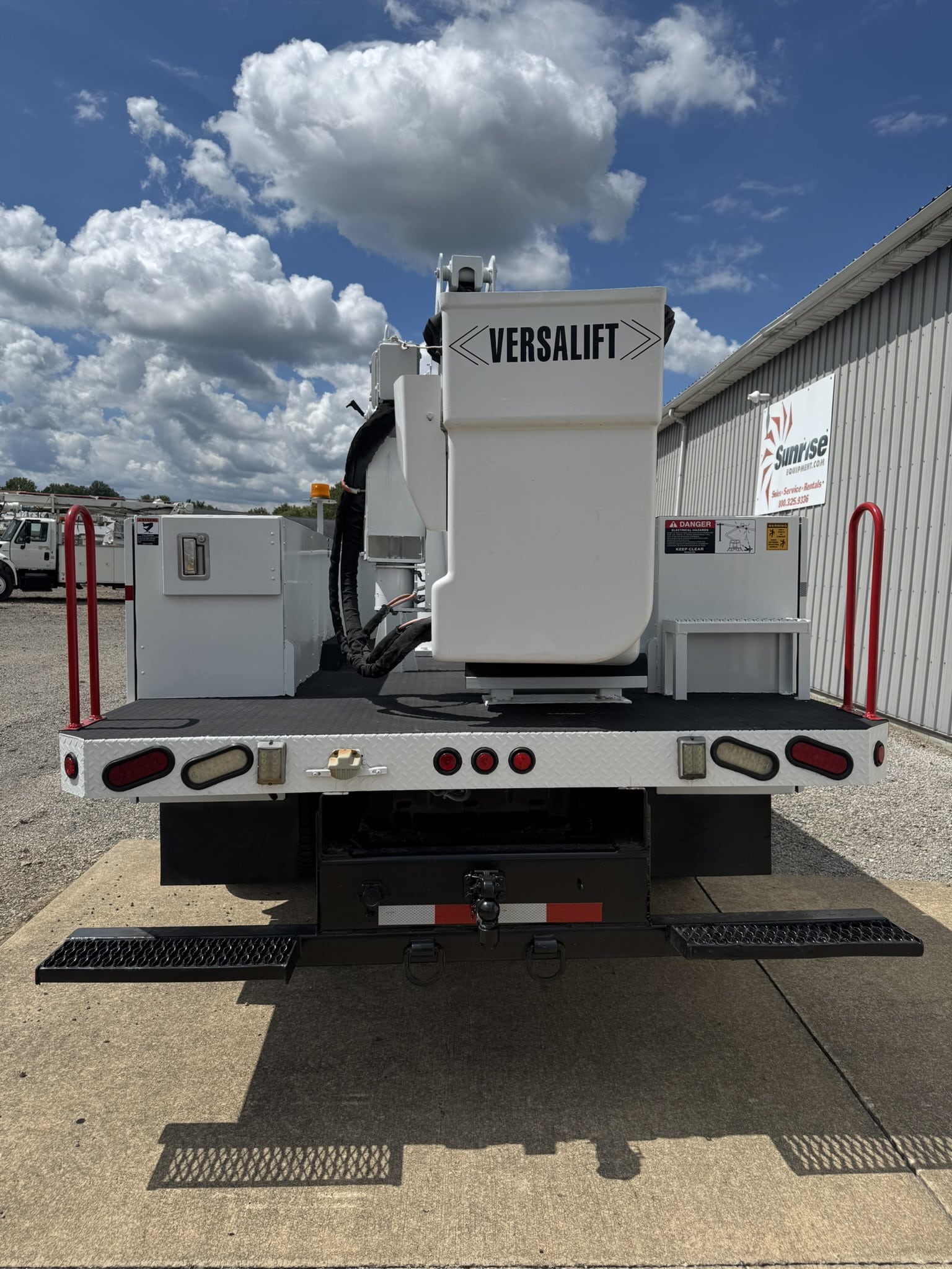 COMING SOON- 45' VERSALIFT SST40-EIH ON A 2016 DODGE RAM 5500 4X2 CHASSIS - Image 9