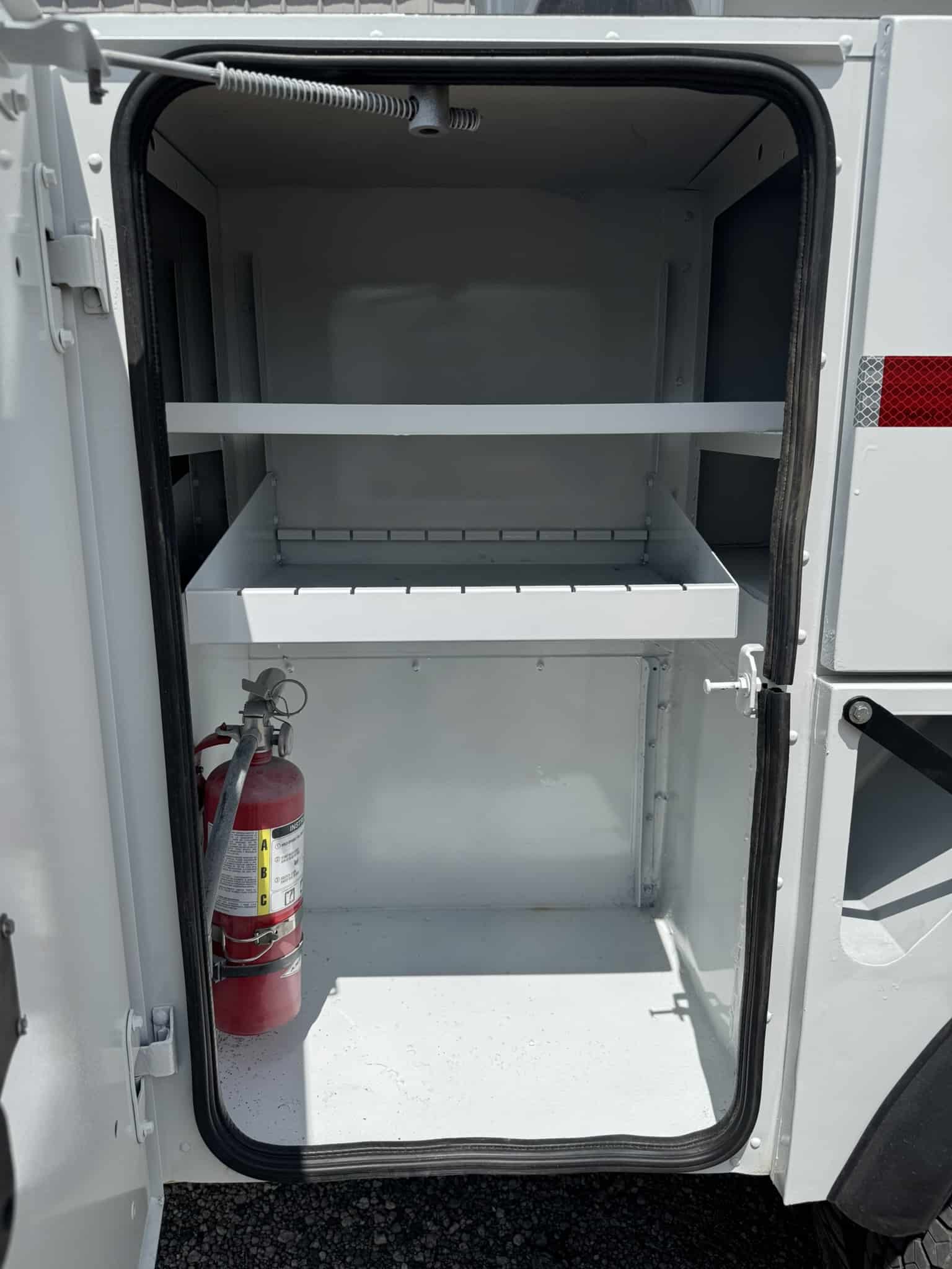 COMING SOON- 45' VERSALIFT SST40-EIH ON A 2016 DODGE RAM 5500 4X2 CHASSIS - Image 21