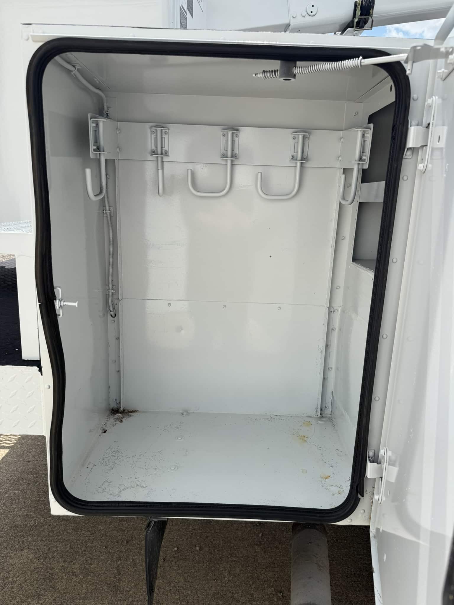 COMING SOON- 45' VERSALIFT SST40-EIH ON A 2016 DODGE RAM 5500 4X2 CHASSIS - Image 24